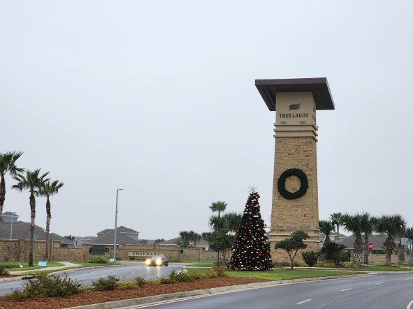 Tres Lagos Community Entrance