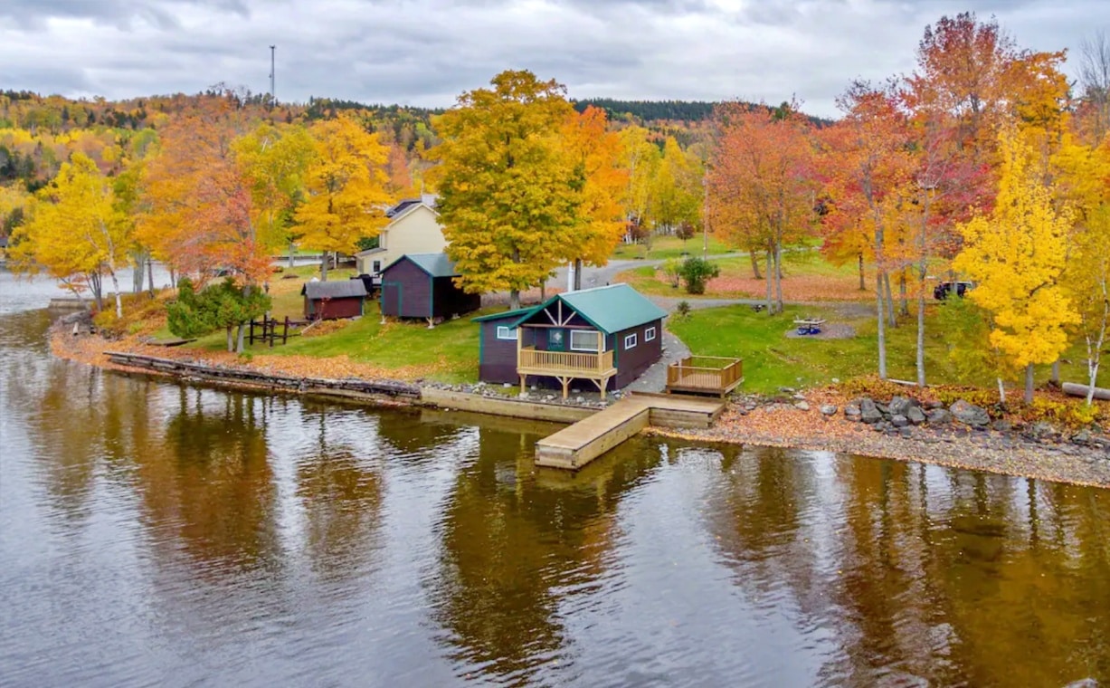Breathtaking Lakeside Cabins