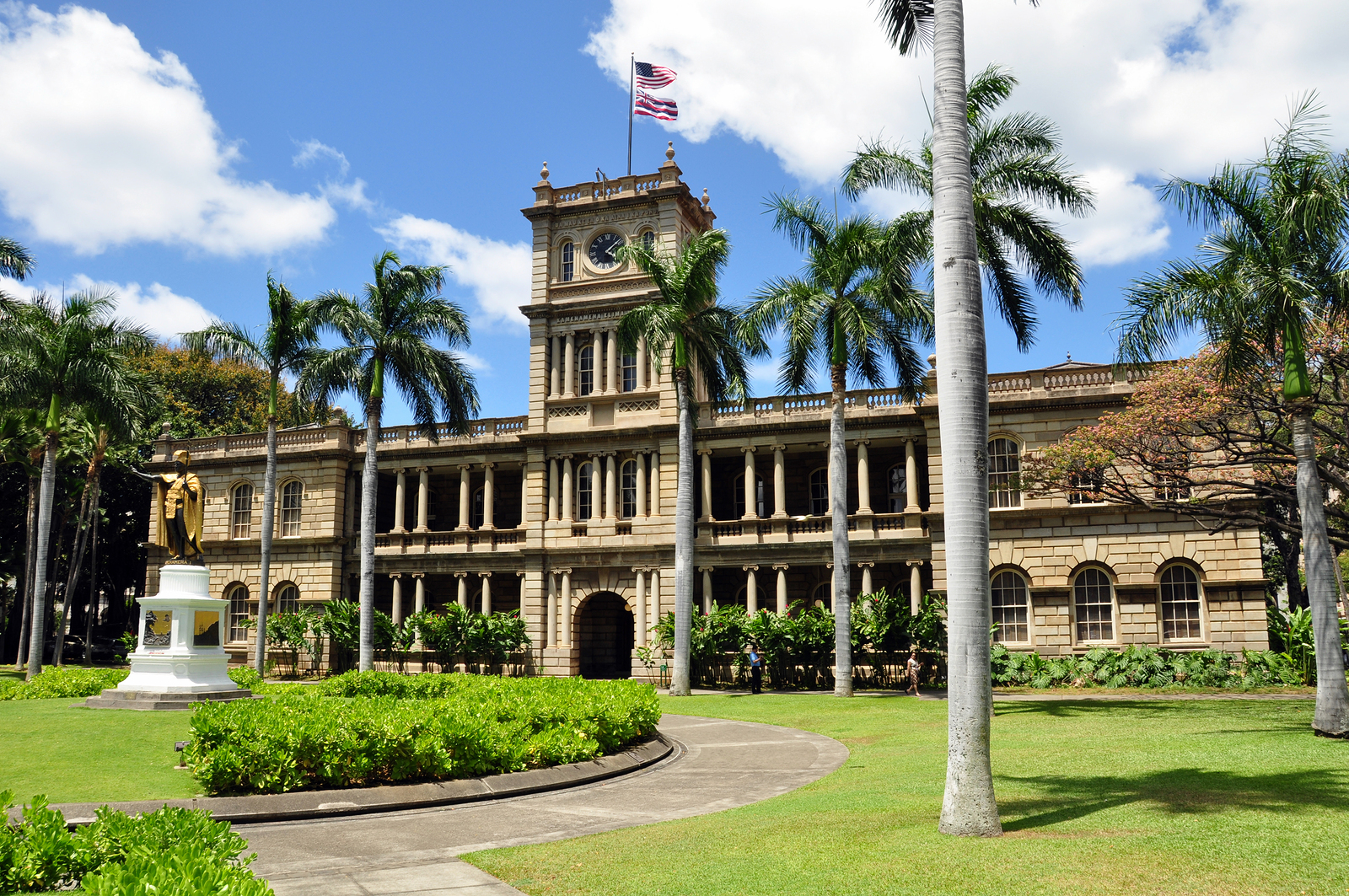 Tour Oahu homes with a professional architect.