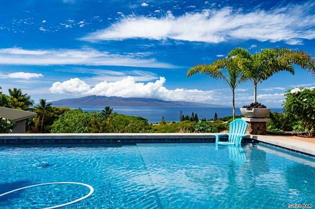 Poolside and ocean views | Luxury homes Maui