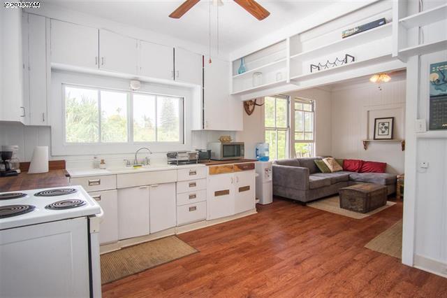Lahaina kitchen | Maui luxury homes for sale