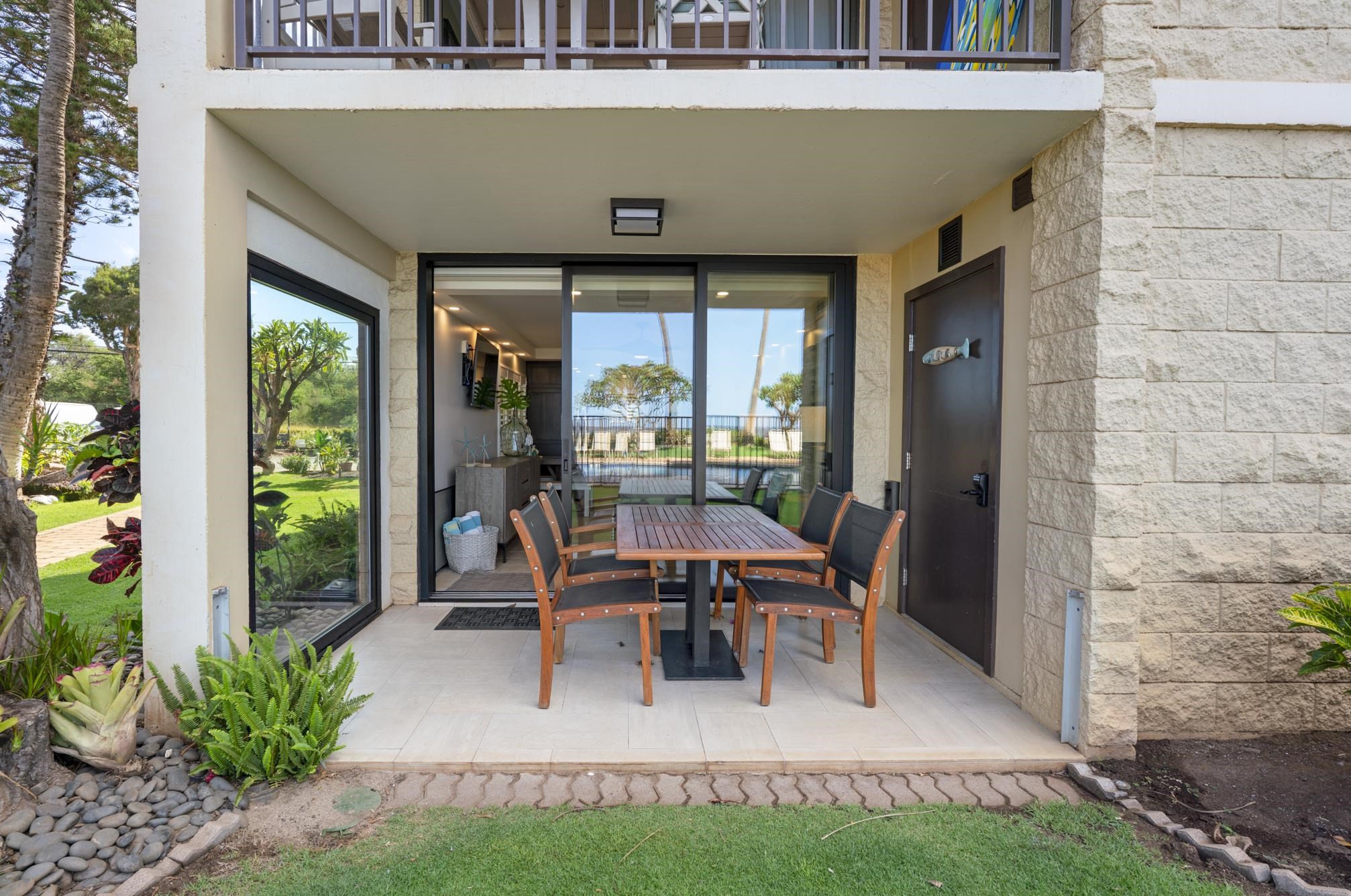 Luxury Maui Lanai Outdoor Living Space