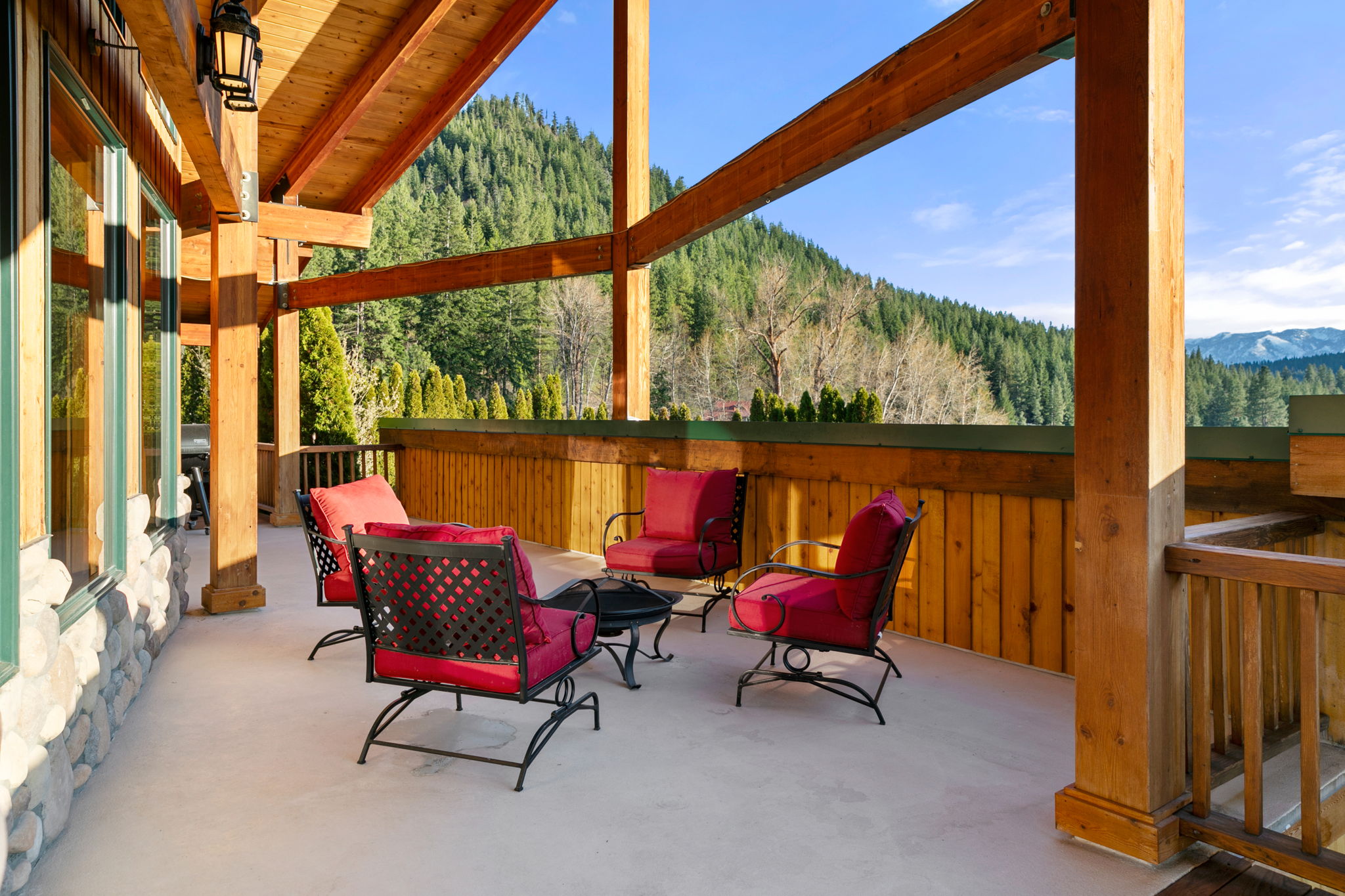 patio seating Leavenworth resort