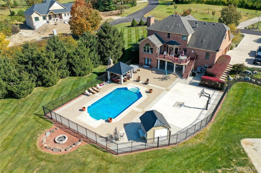 Beavercreek Home For Sale with inground swimming pool