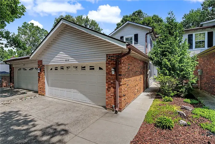 2542 Valais Court, Sugarcreek Twp — closed 2026-09-17