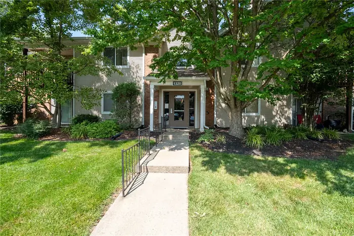 1320 Hollow Run Unit 2, Washington Twp — closed 2026-08-31
