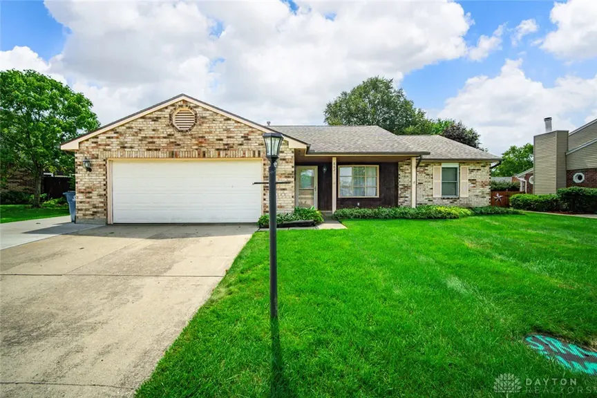 8621 Emeraldgate Drive, Huber Heights — closed 2026-09-08