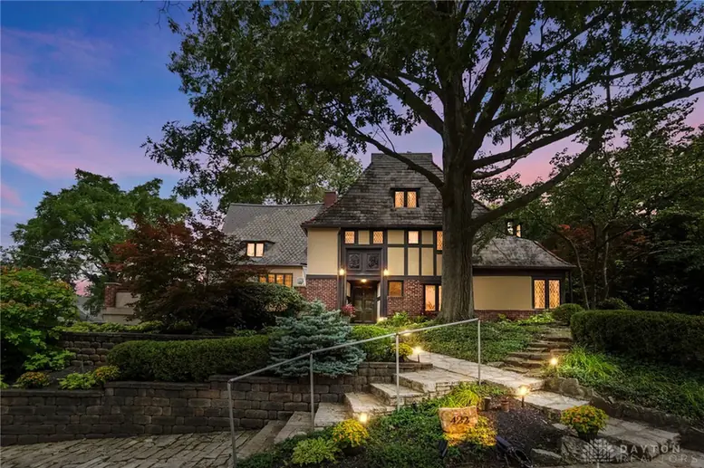 422 Glendora Avenue, Oakwood — closed 2026-08-31