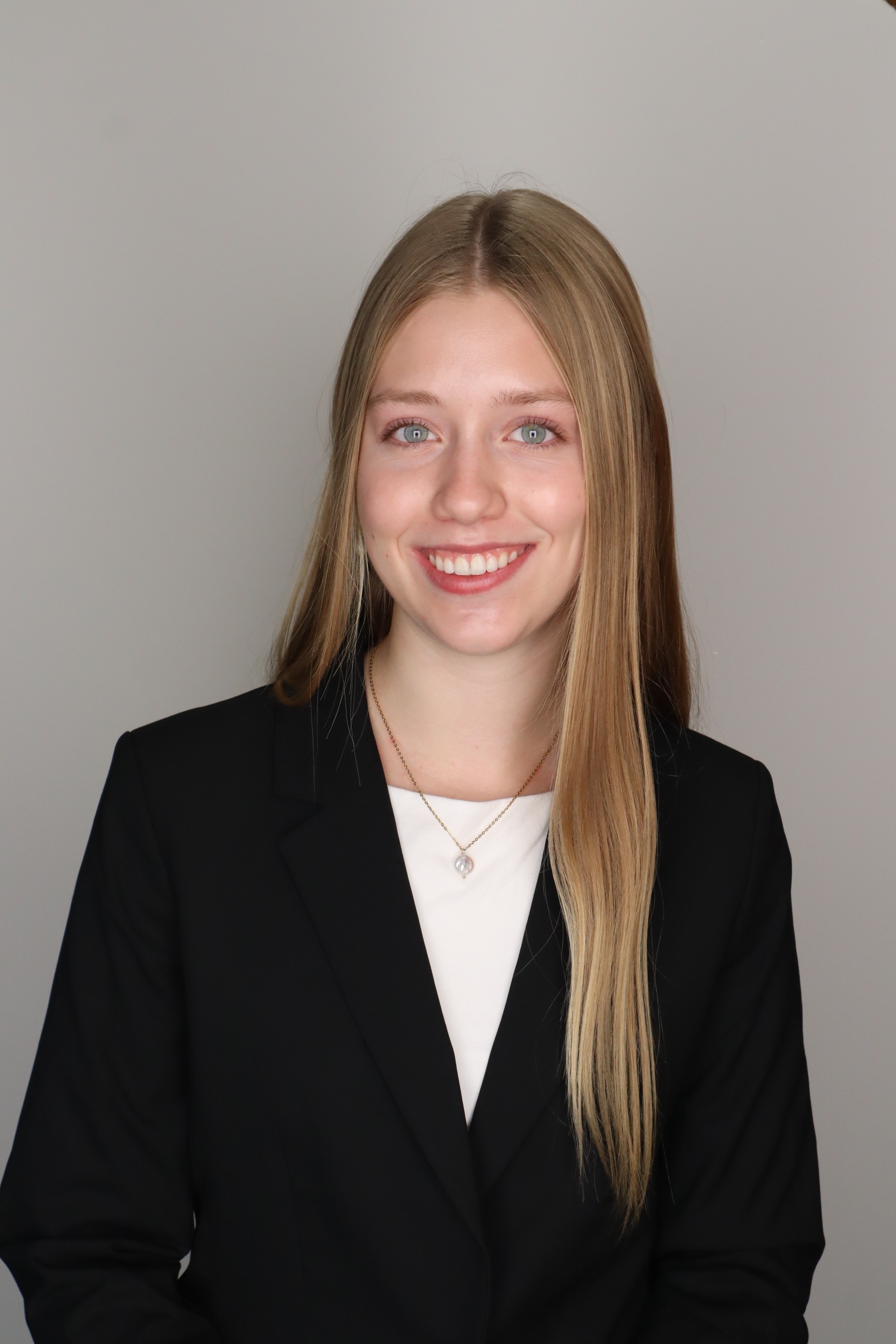 allie gunsorek headshot