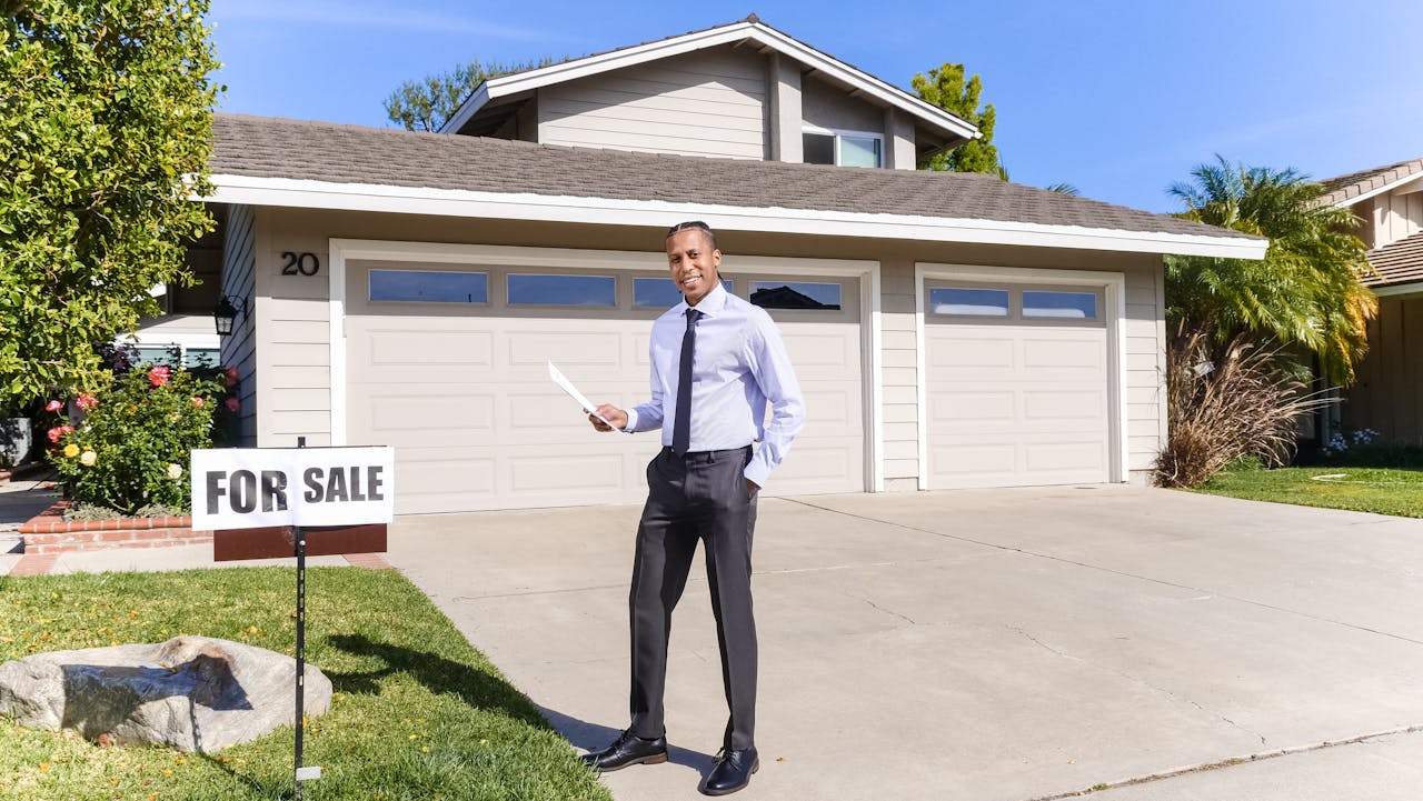 real estate manager leading you from home valuation to moving day