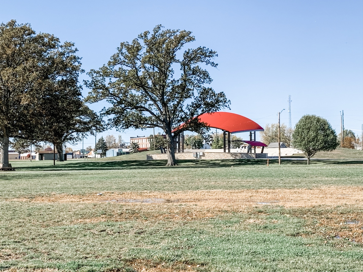 Outdoor pavilion and mature trees in a Celina park