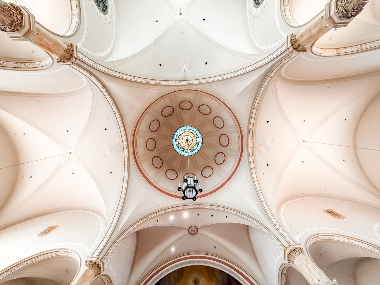 Decorative ceiling and rose window