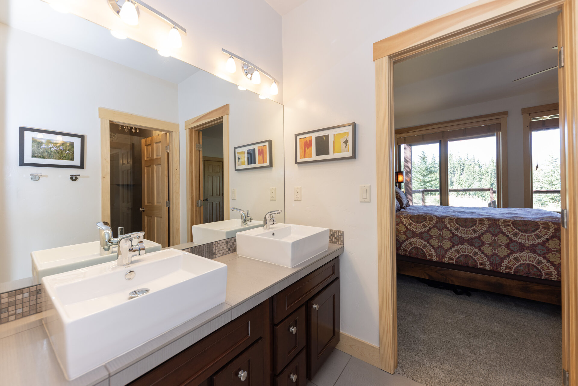 Guest bath with double vanity