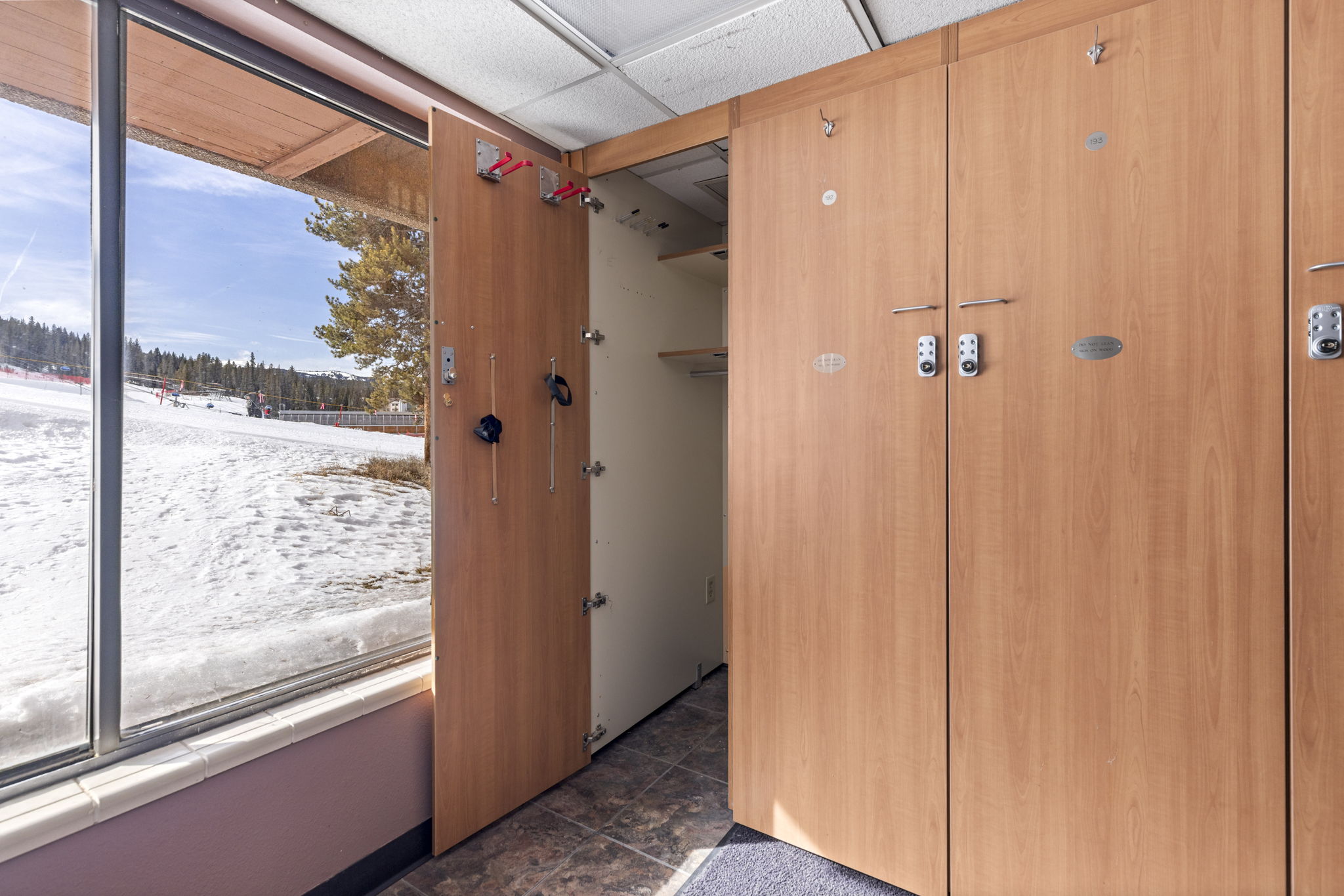 Ski locker room with direct slope access at Spruce Lodge