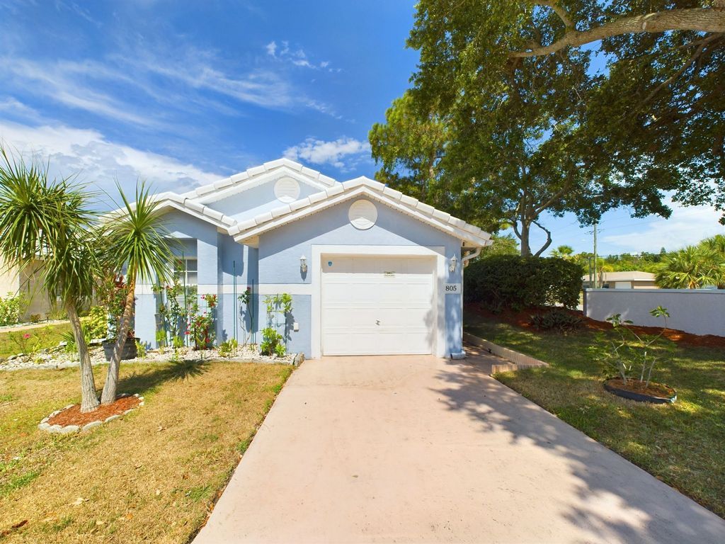 Cute house - call Terry with RE/MAX at 321-506-7852