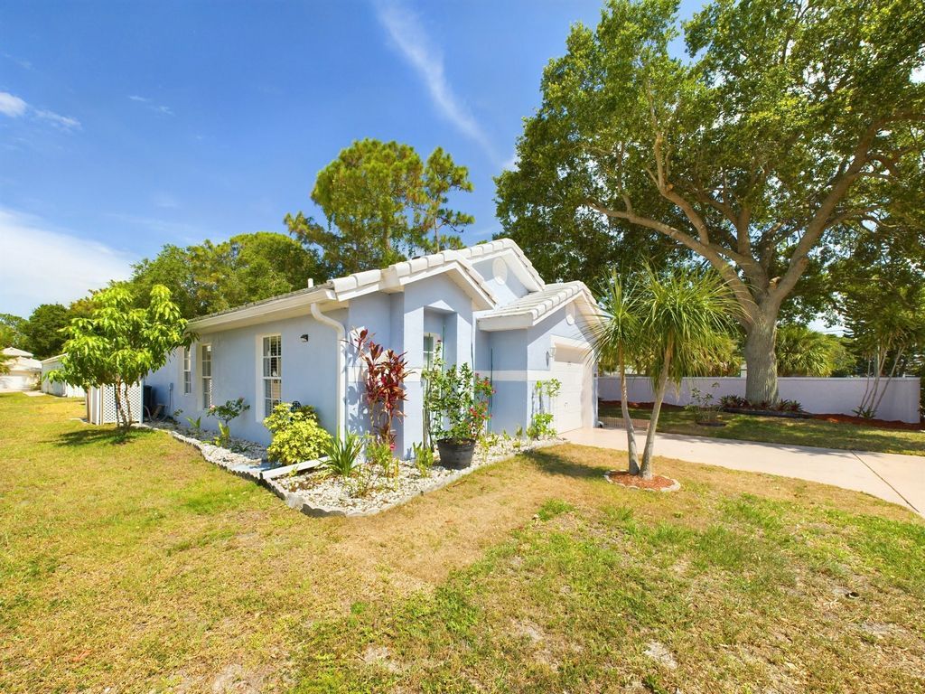 Cute house - call Terry with RE/MAX at 321-506-7852