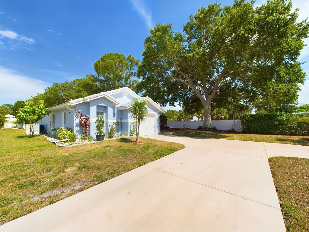 Cute house - call Terry with RE/MAX at 321-506-7852
