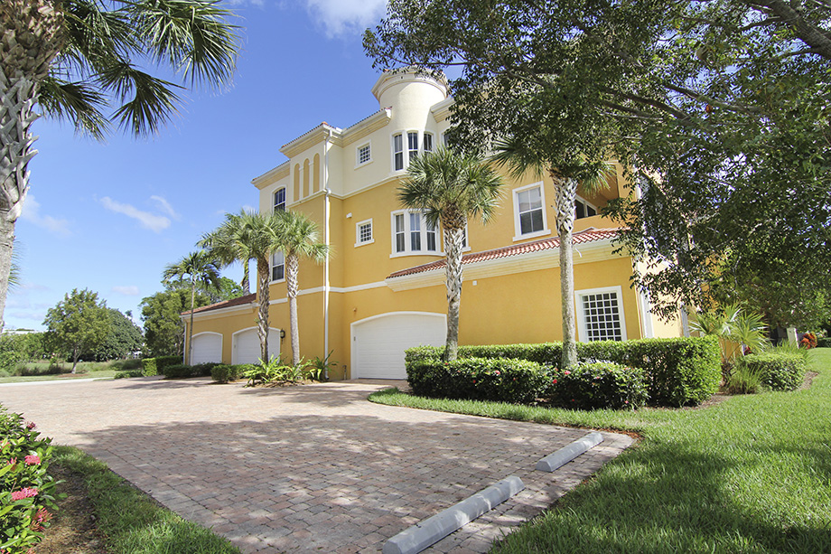 Villas Real Estate 1426 Ln Naples FL 34114