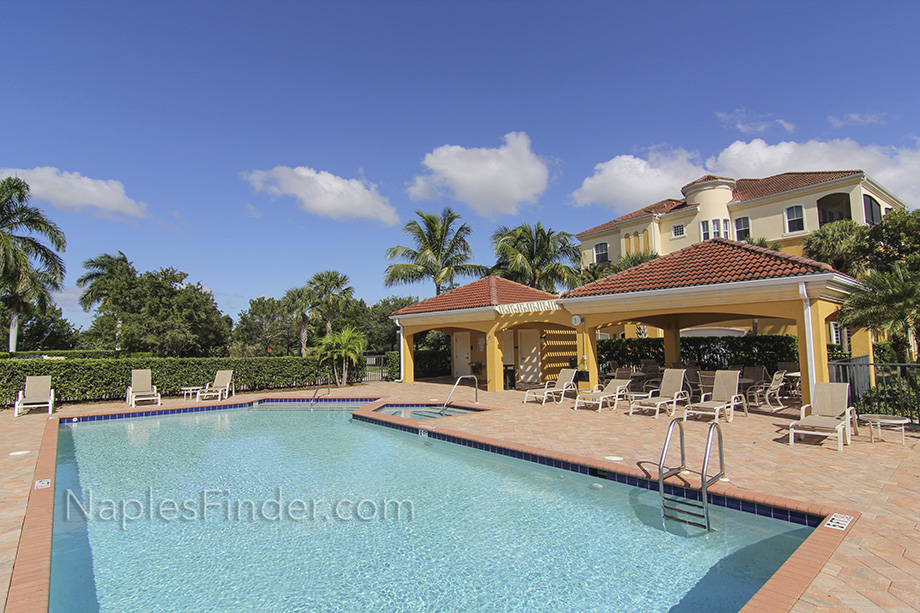 Villas Real Estate 1426 Ln Naples FL 34114