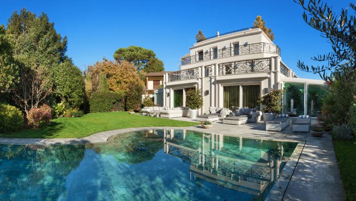 Staging luxury homes