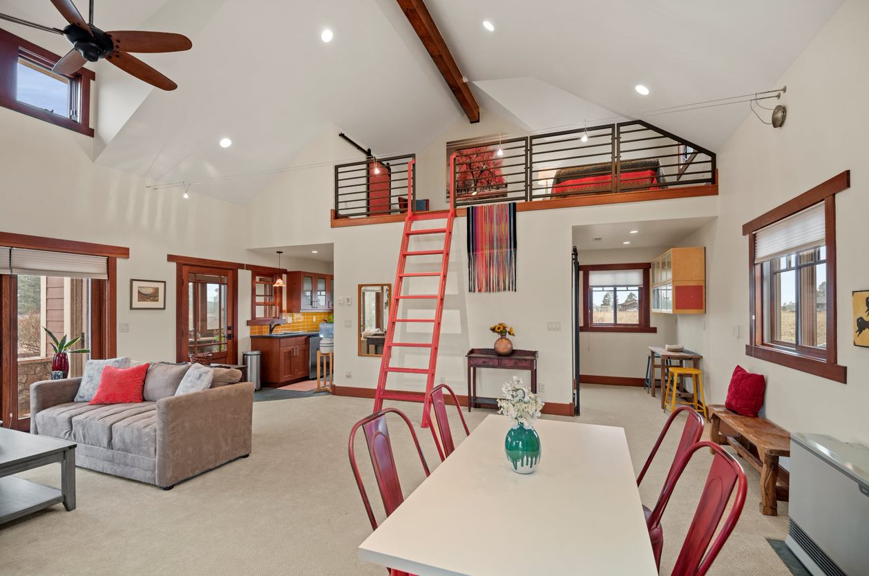 15739 Rabbitbrush Road Parks, AZ 86018 Guest House
