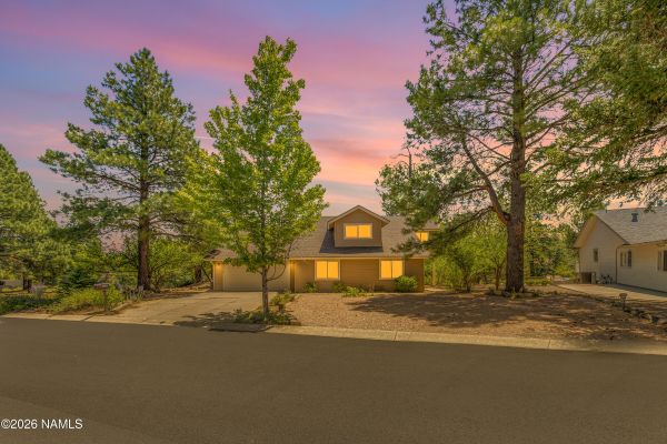 4-bedroom home for sale on a .33-acre corner lot in Continental Country Club, Flagstaff, AZ &mdash; 2320 N Timberline Rd