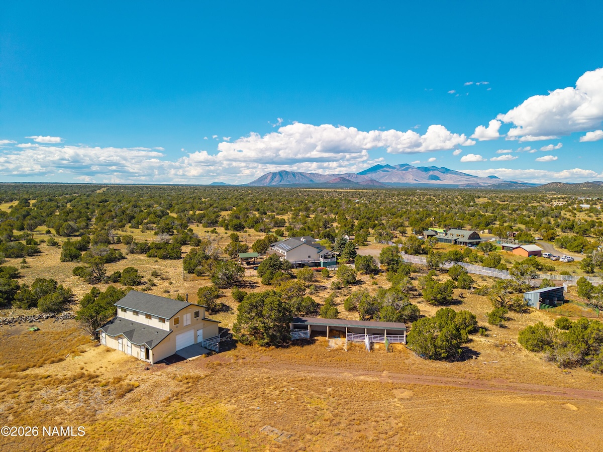 Horse barn with individual heated-water stalls at 13074 Longhorn Way, Flagstaff, AZ