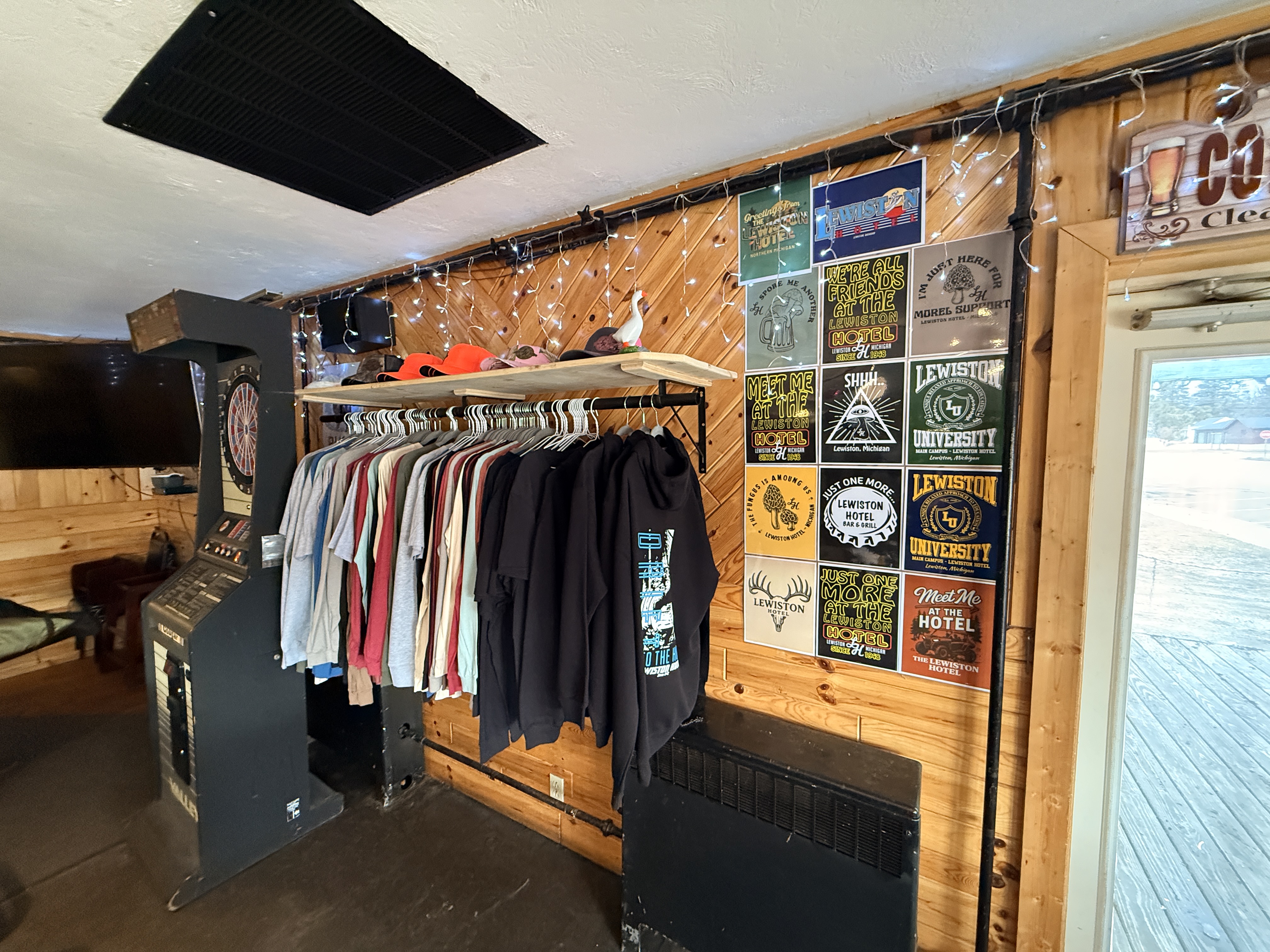 Merchandise shelf