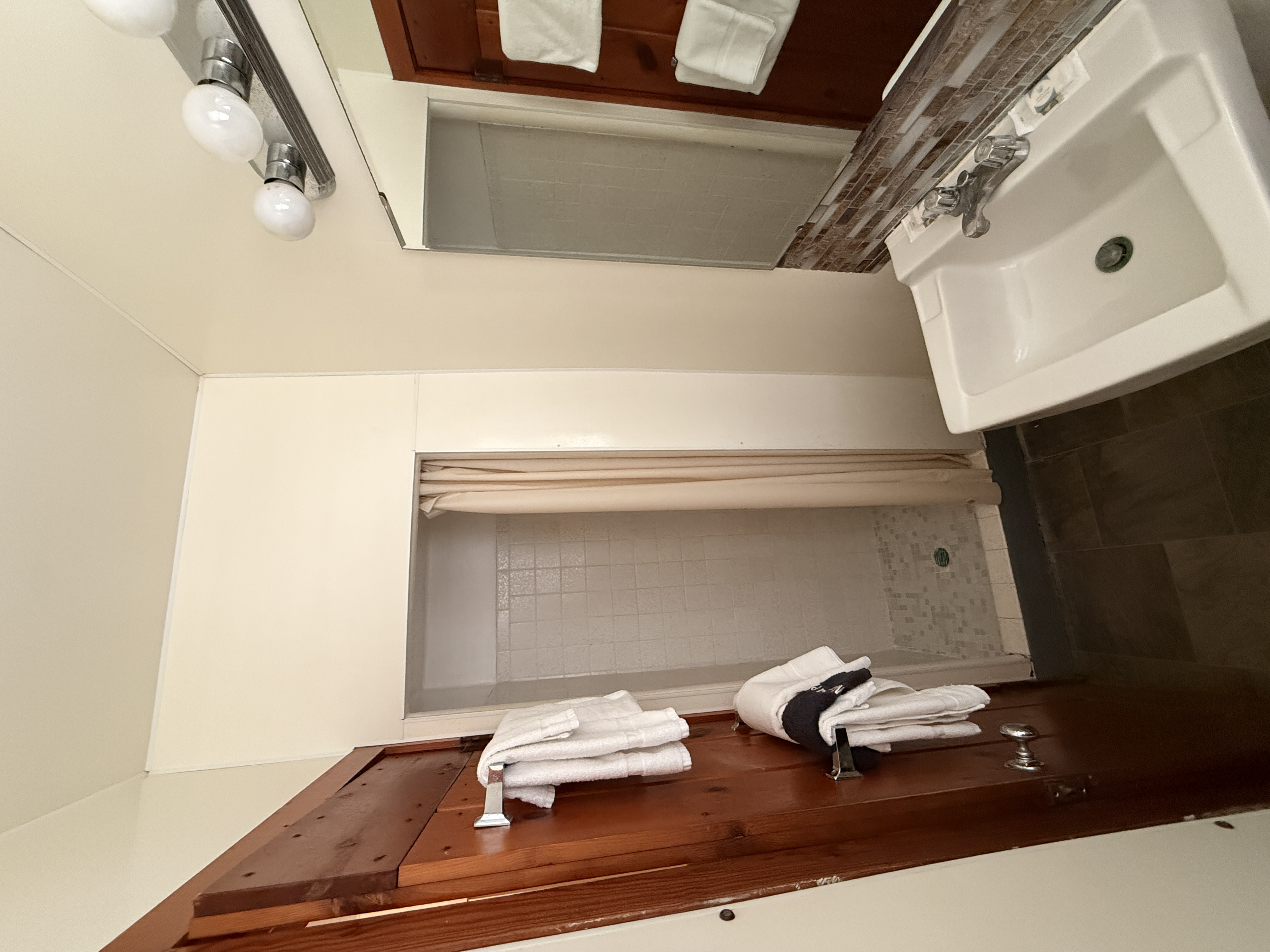 Second small guest room