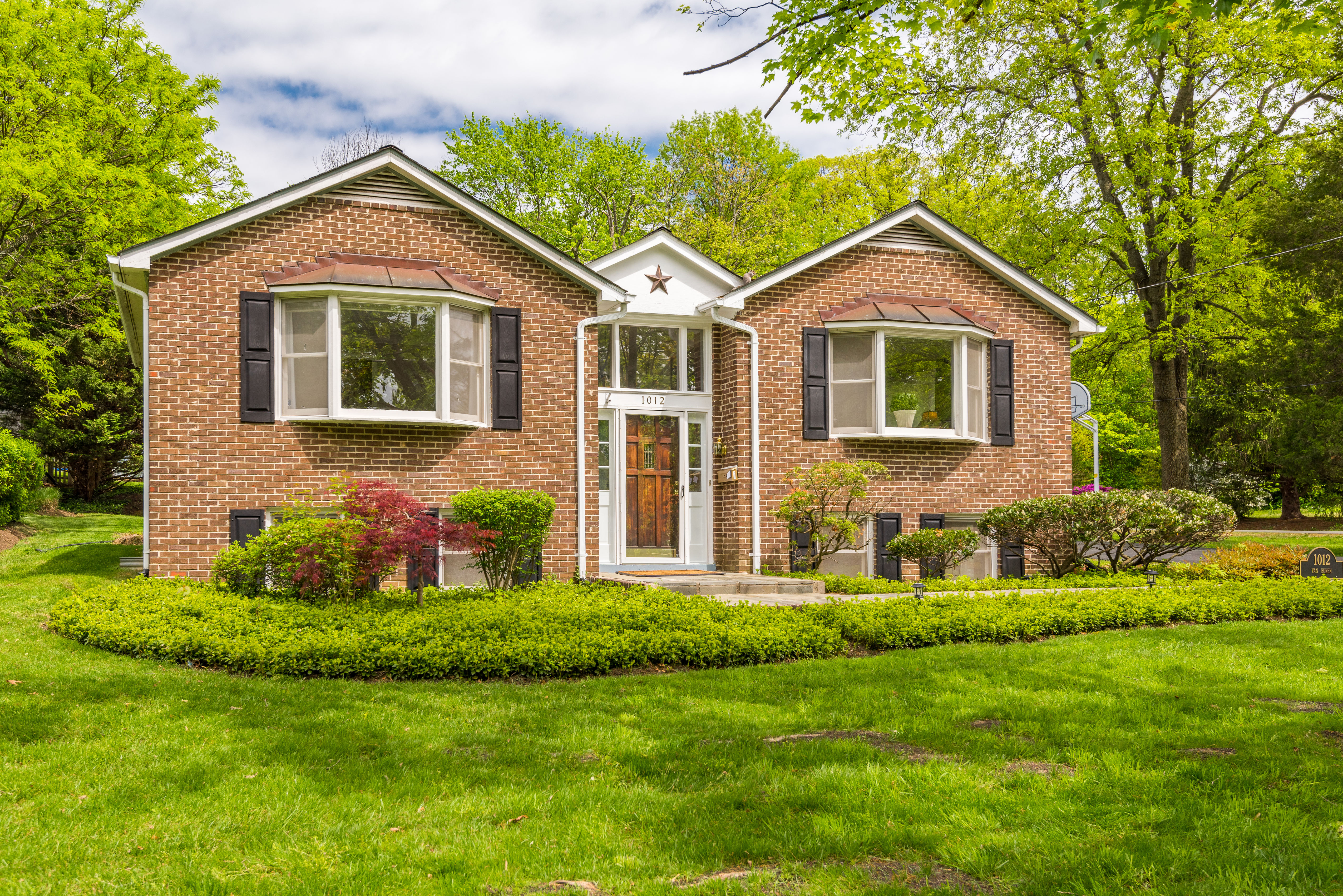 1012 Van Buren Dr - Herndon VA Home