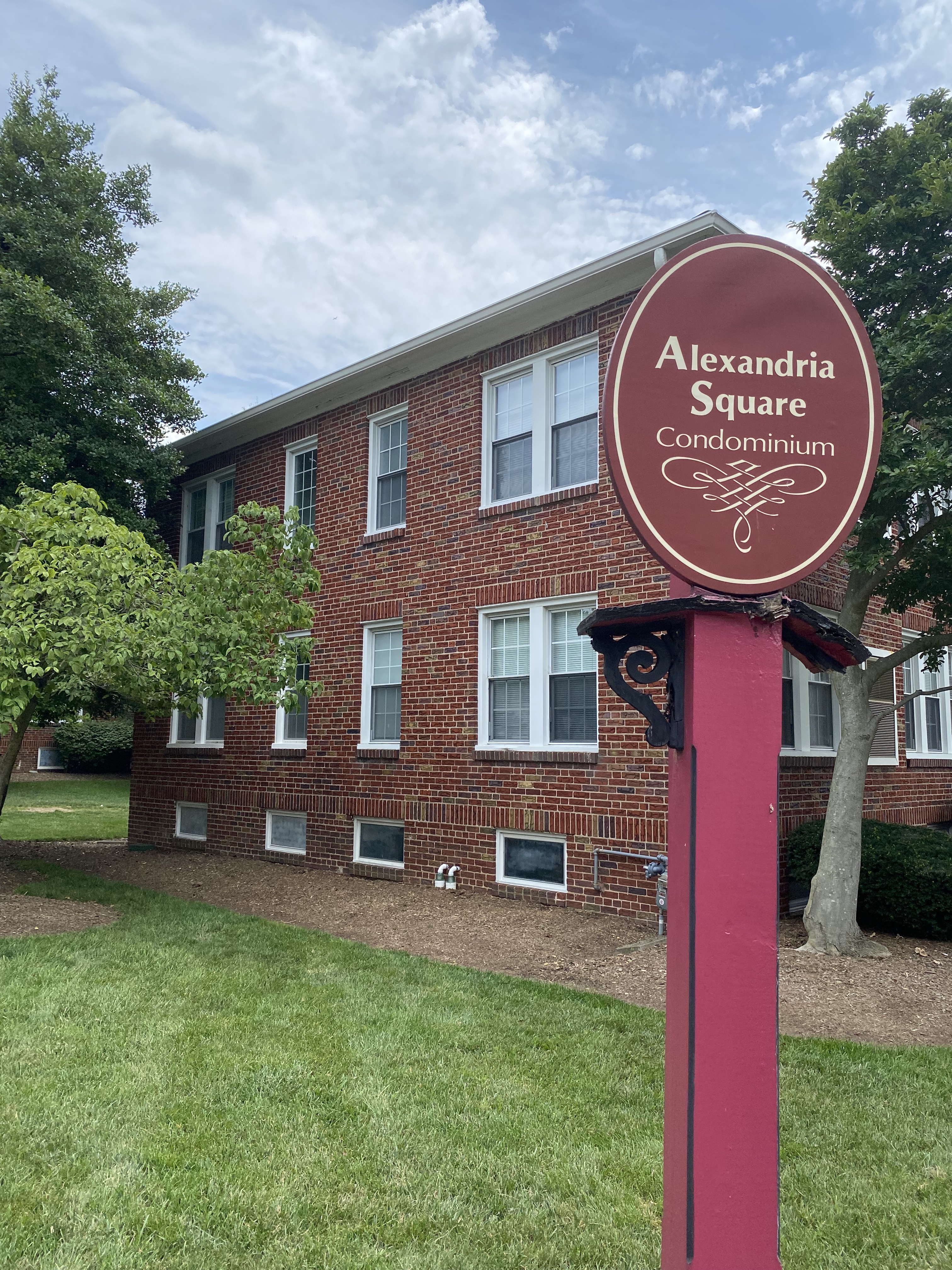 Alexandria Square Condos for Sale