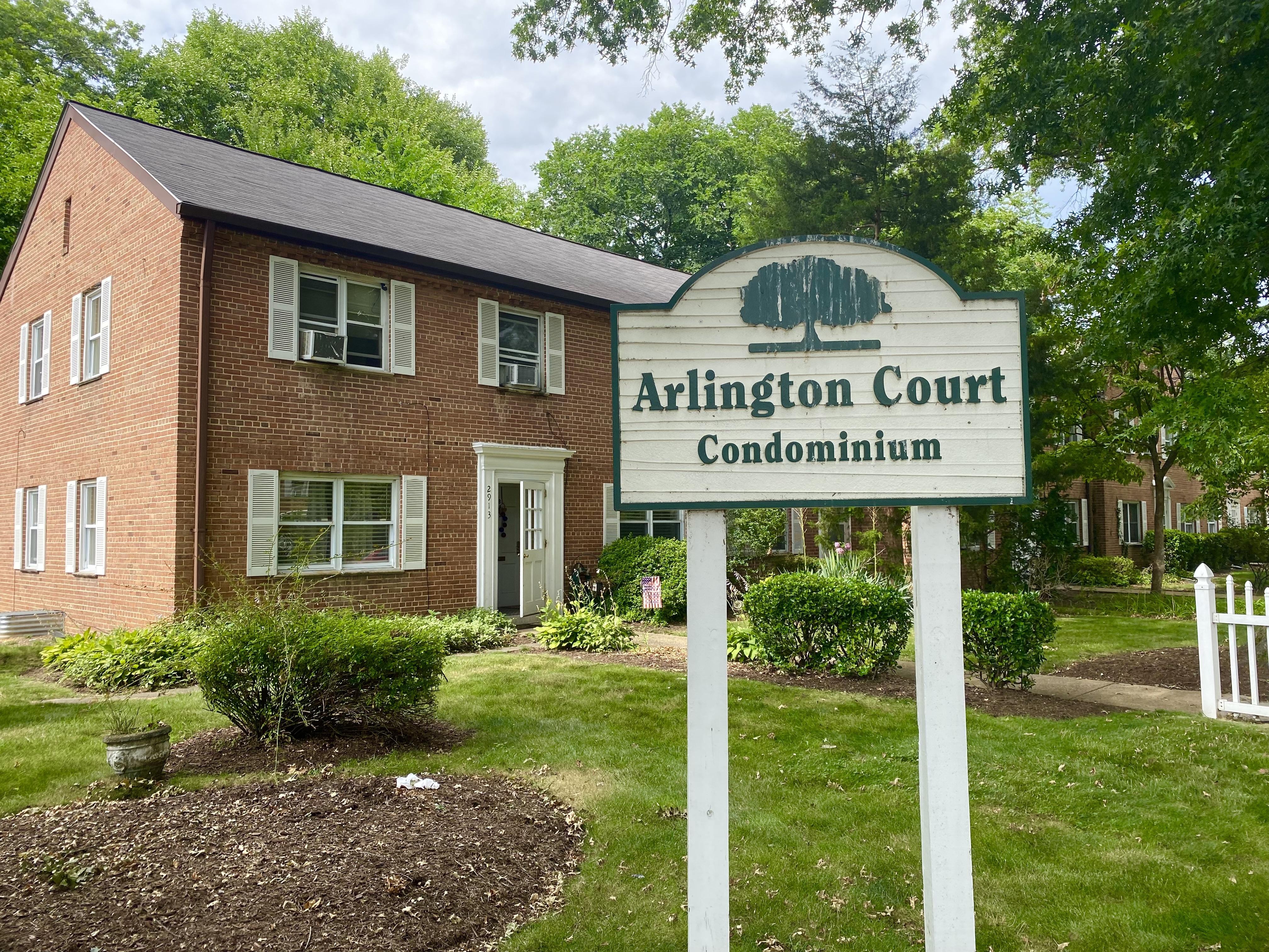 Arlington Court Condos for Sale