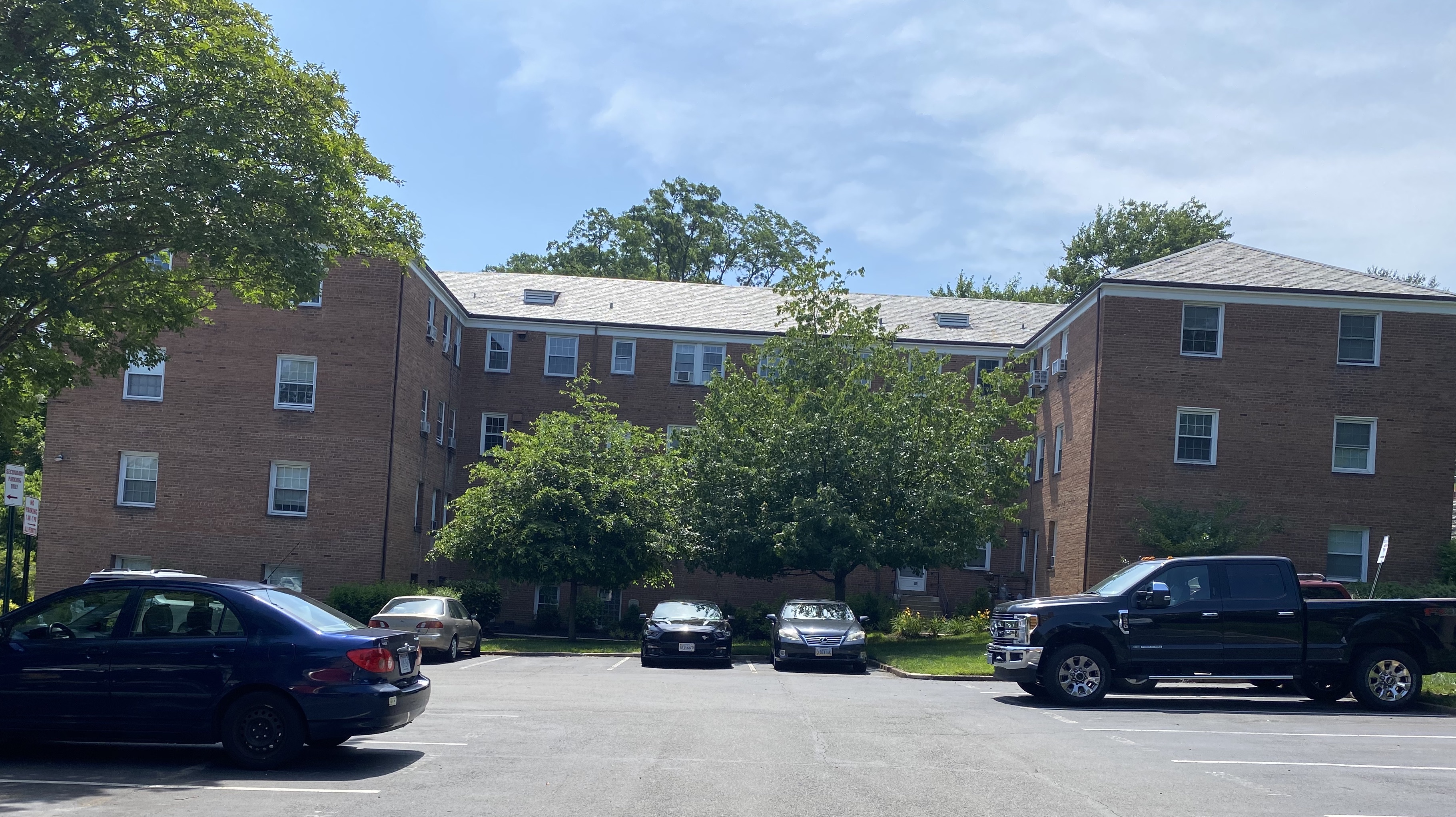Columbia Court Condos for Sale