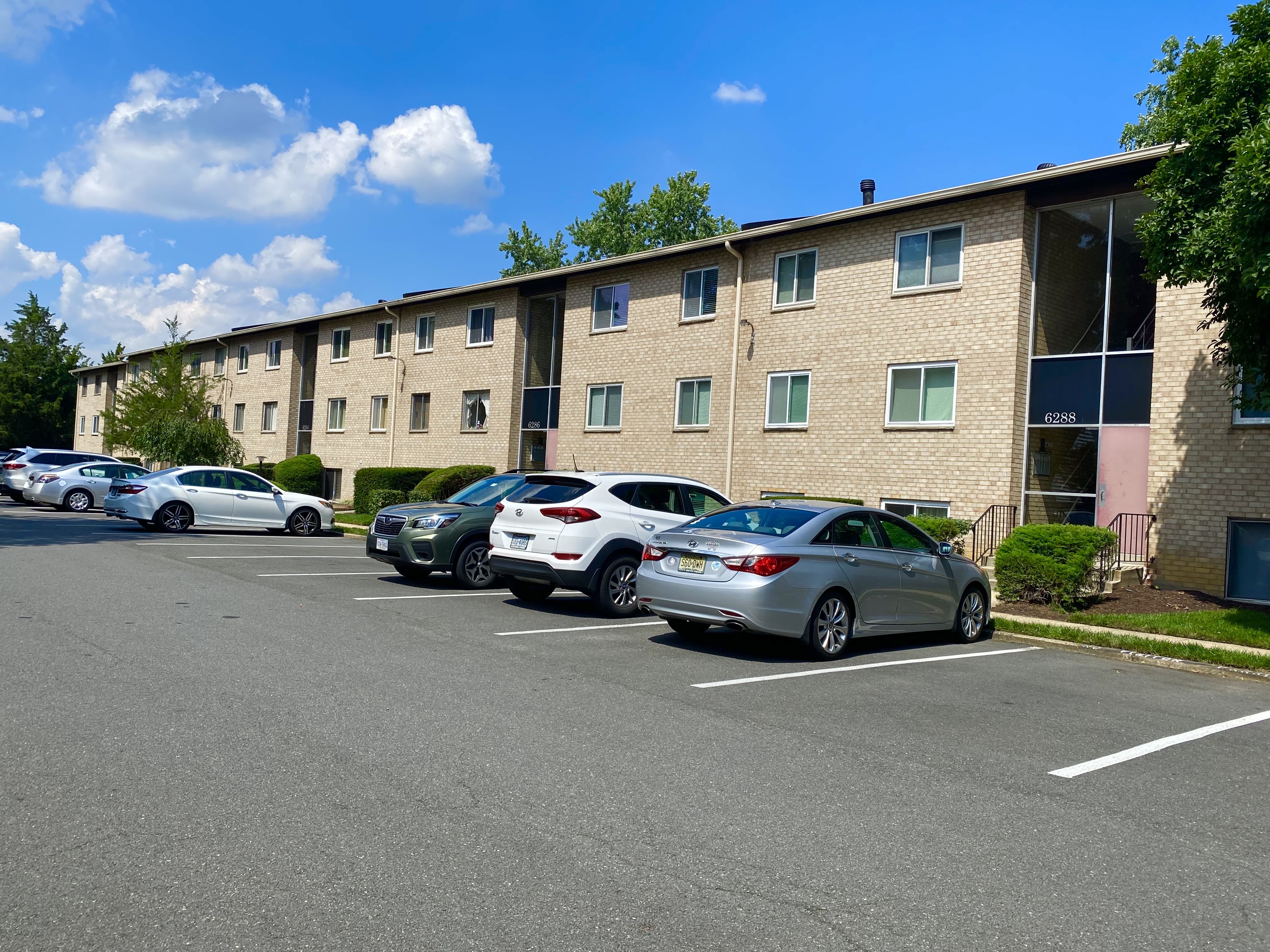 Heritage Knoll Condos for Sale