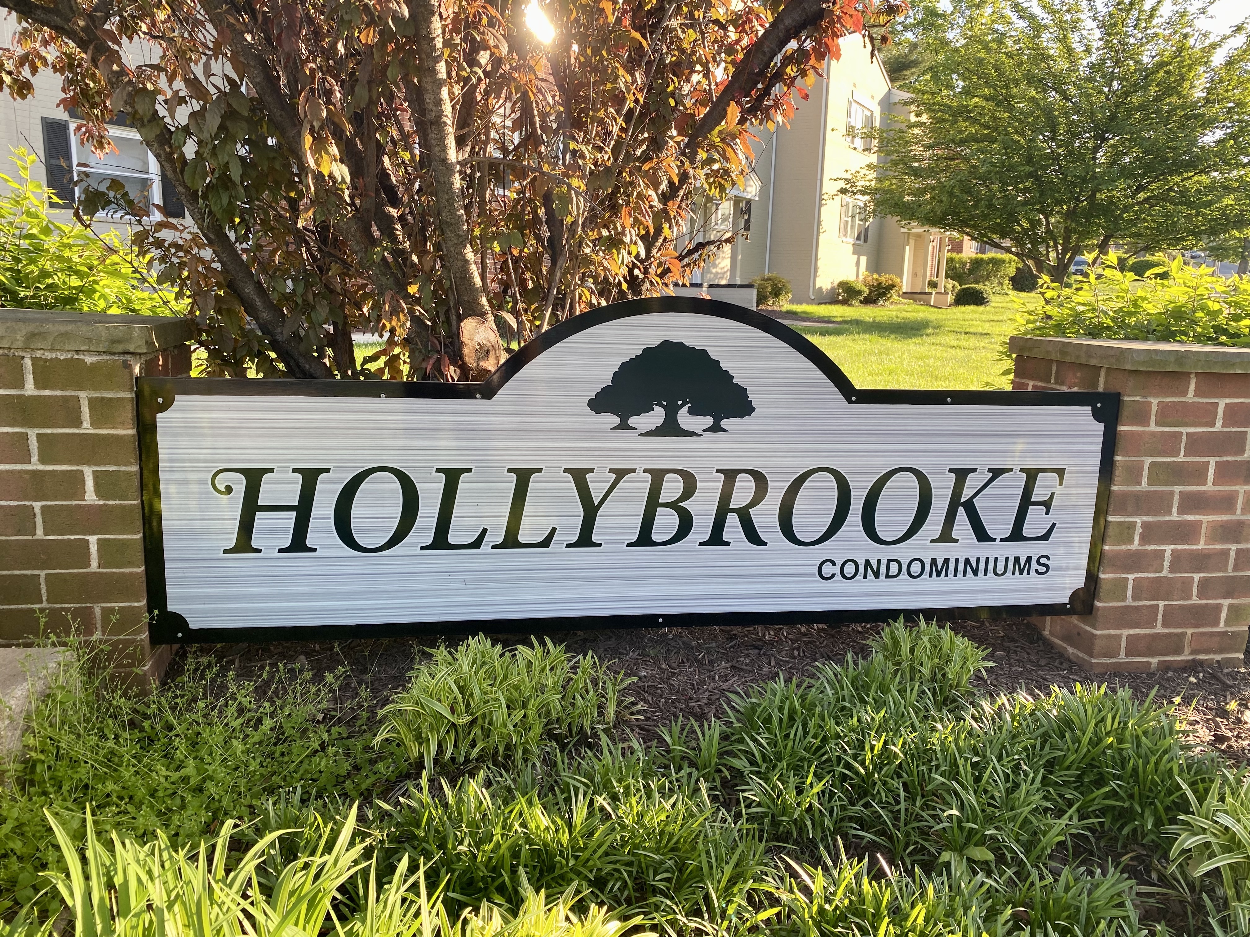 Hollybrooke Condos for Sale