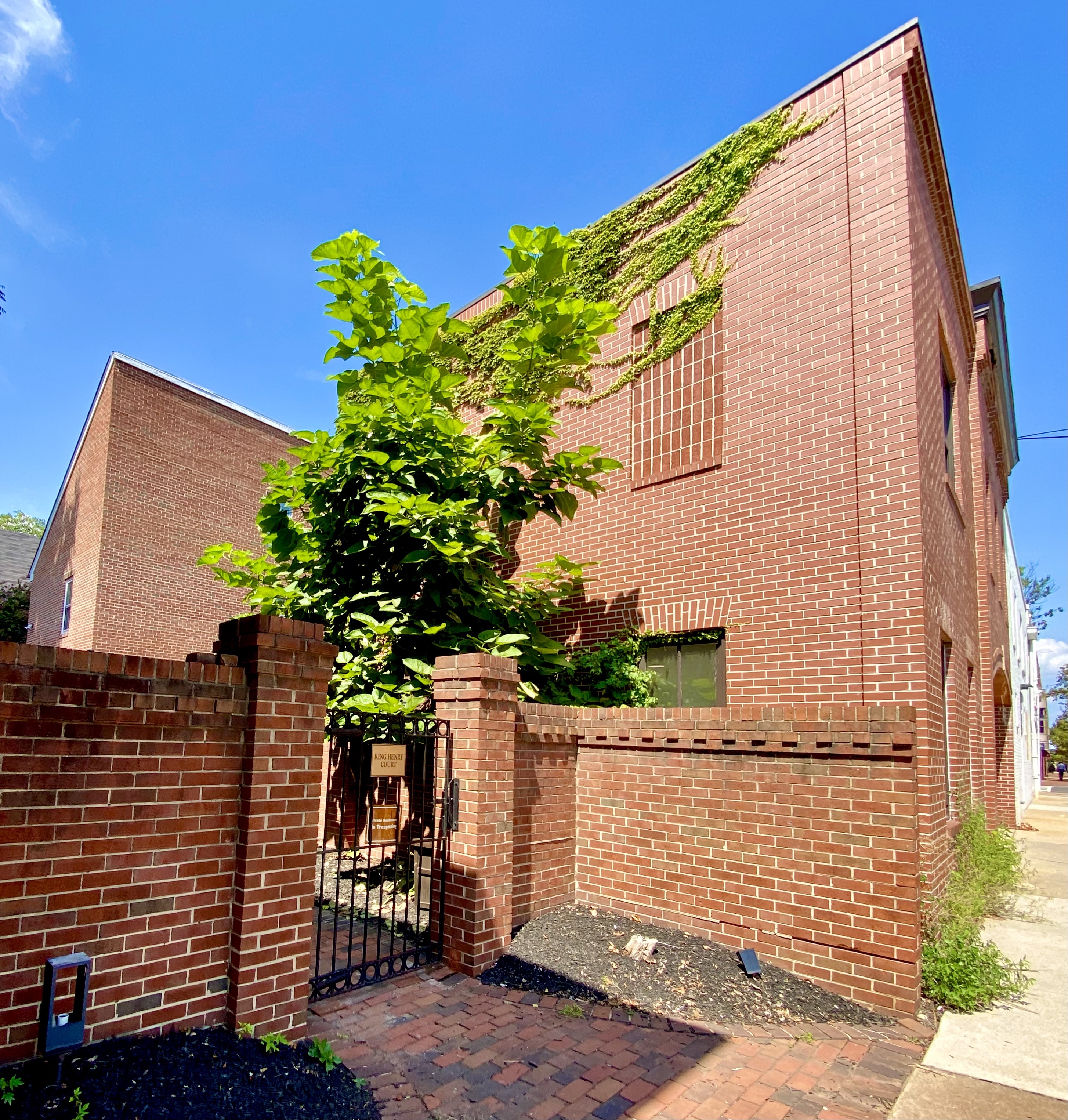 King Henry Court Condos for Sae