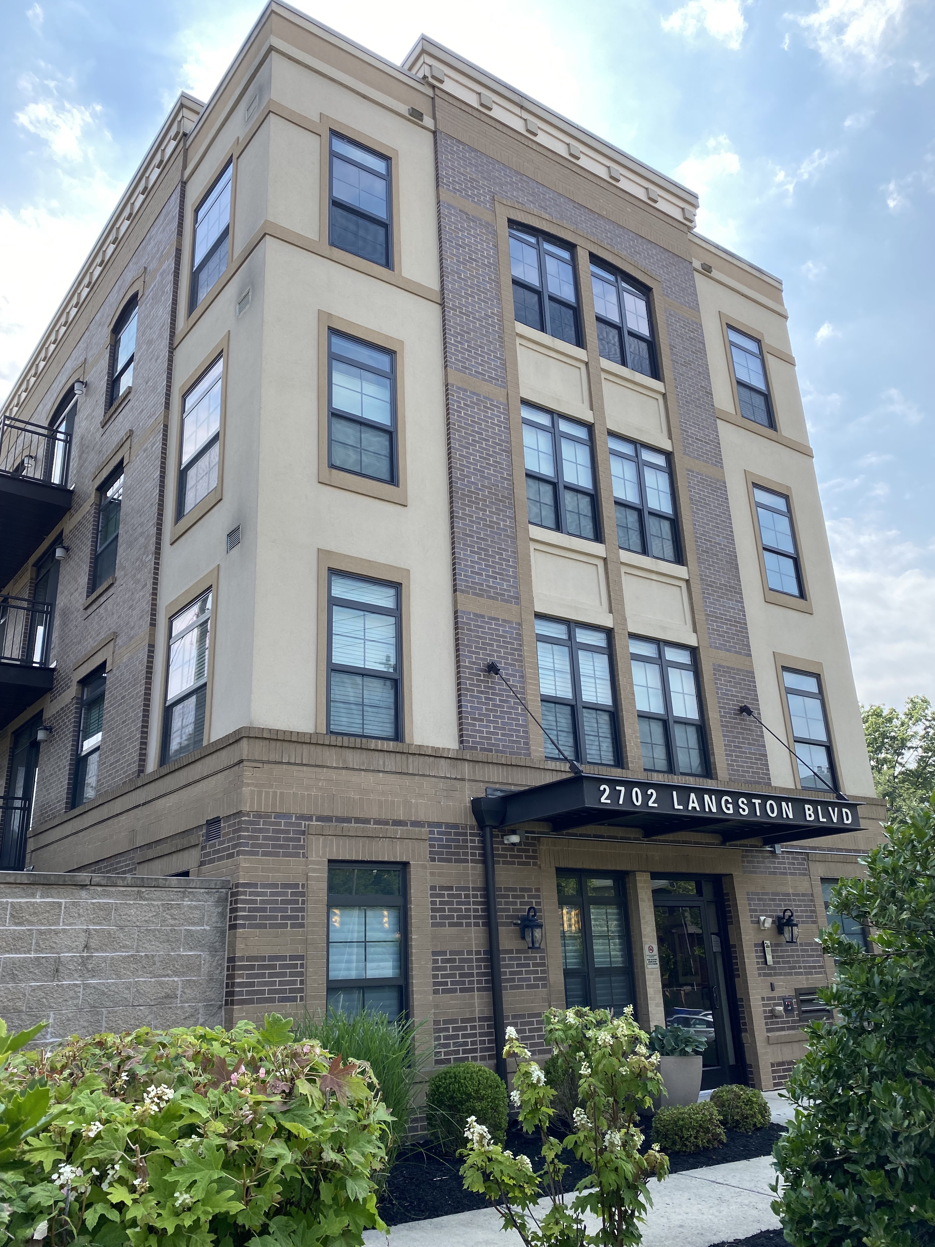 Lyon Pointe Condos for Sale