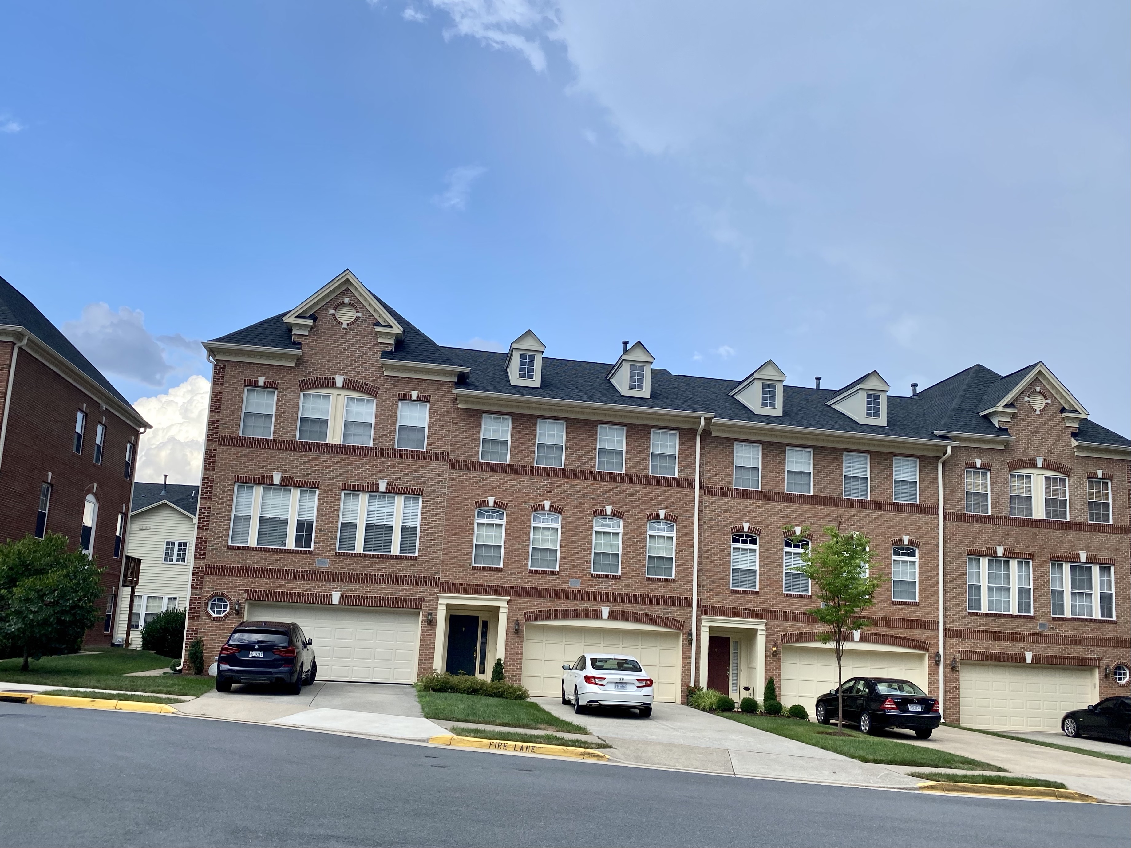 Medinah Homes Condos for Sale