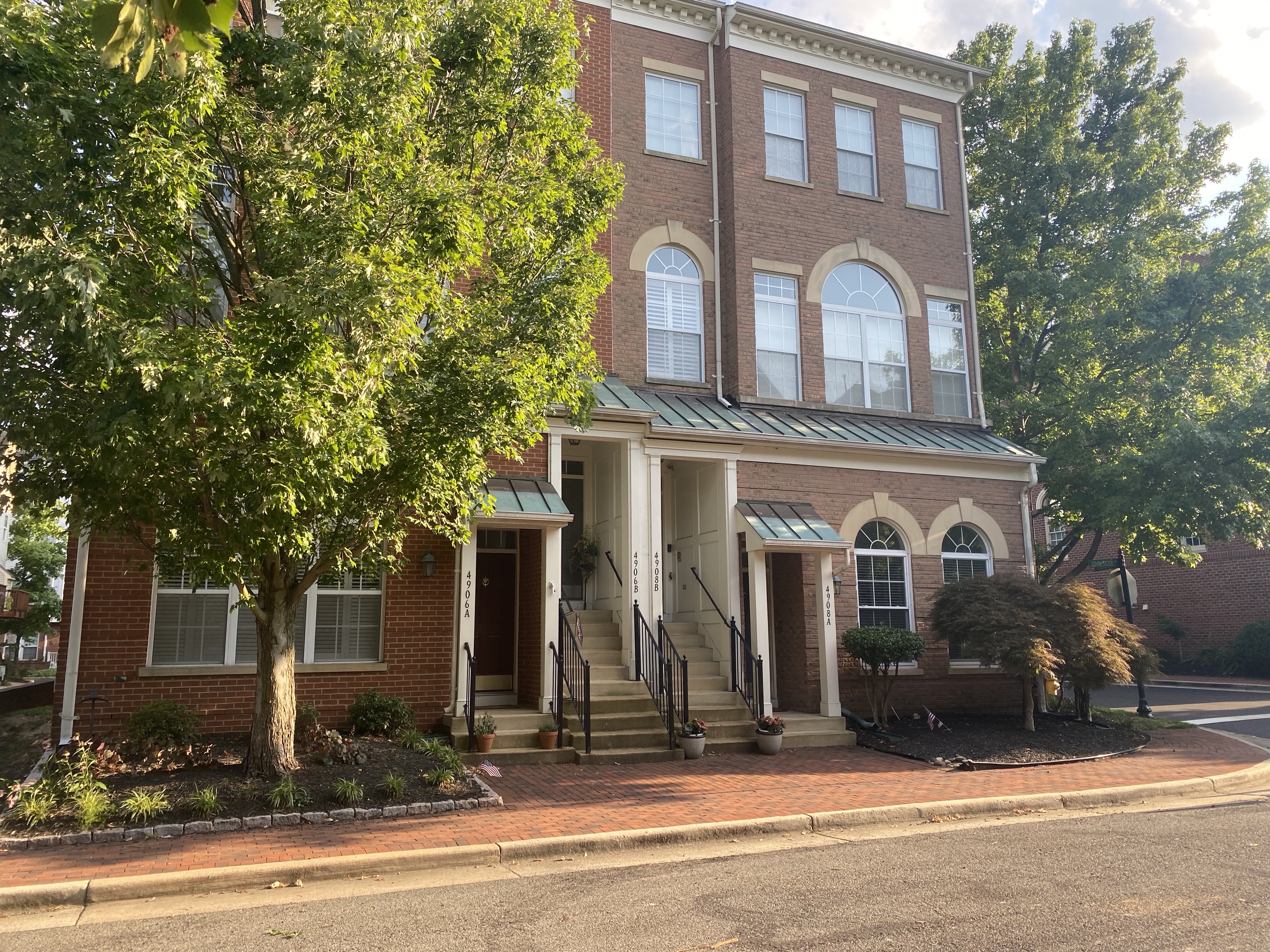 Oakland Hall Condos for Sale