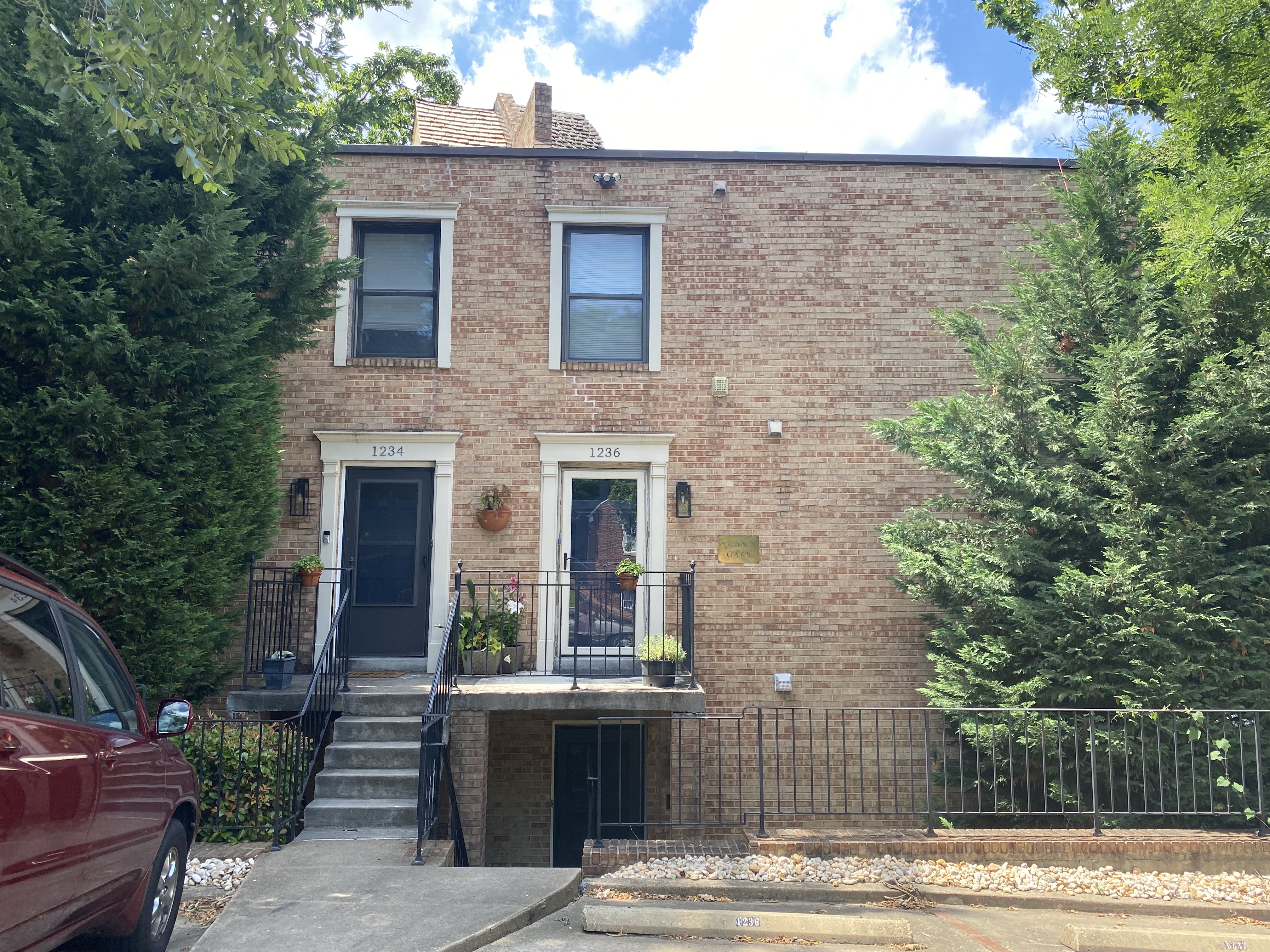 Quinn Oaks Condos for Sale