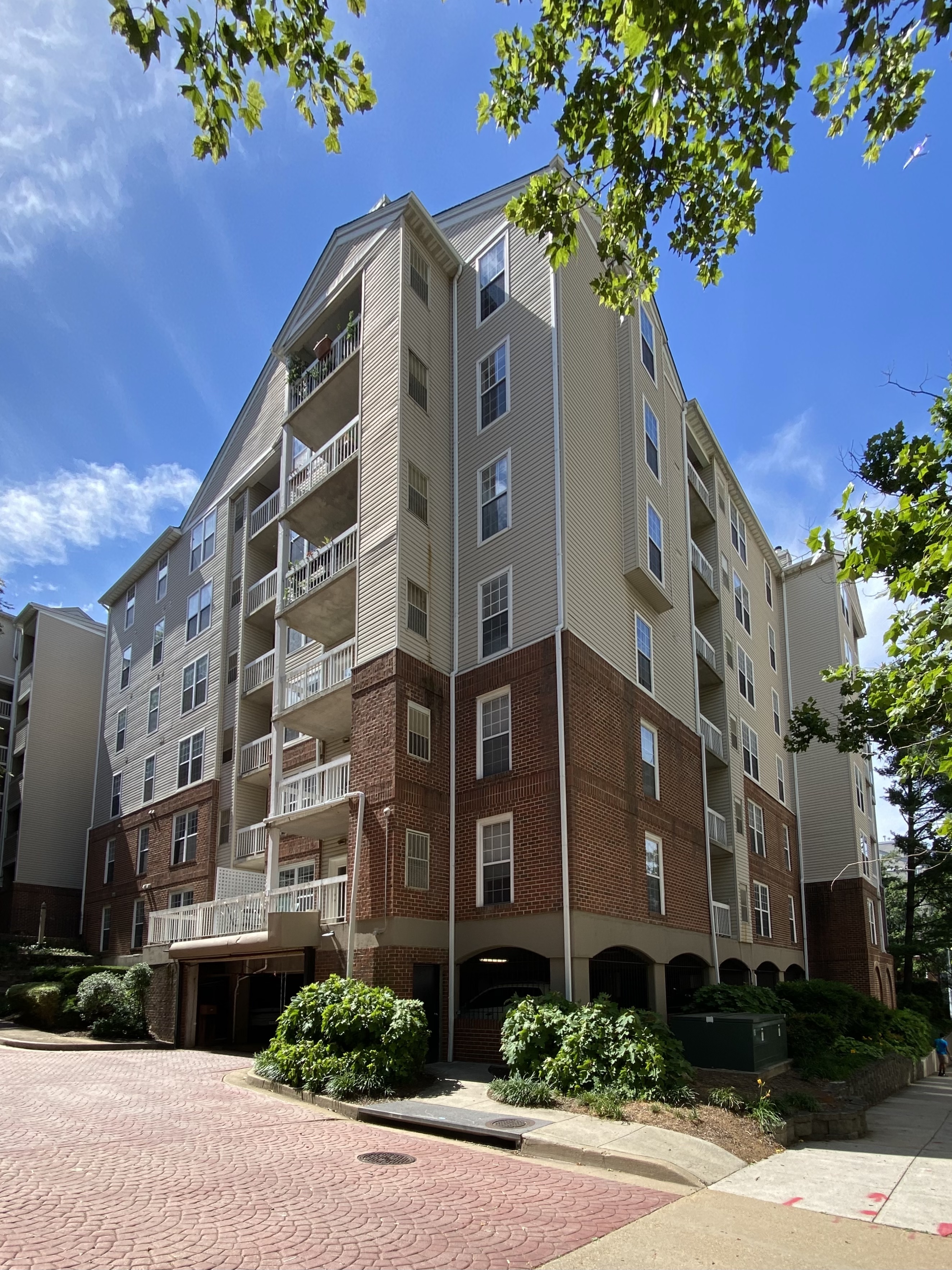 Rosslyn Heights Condos for Sale