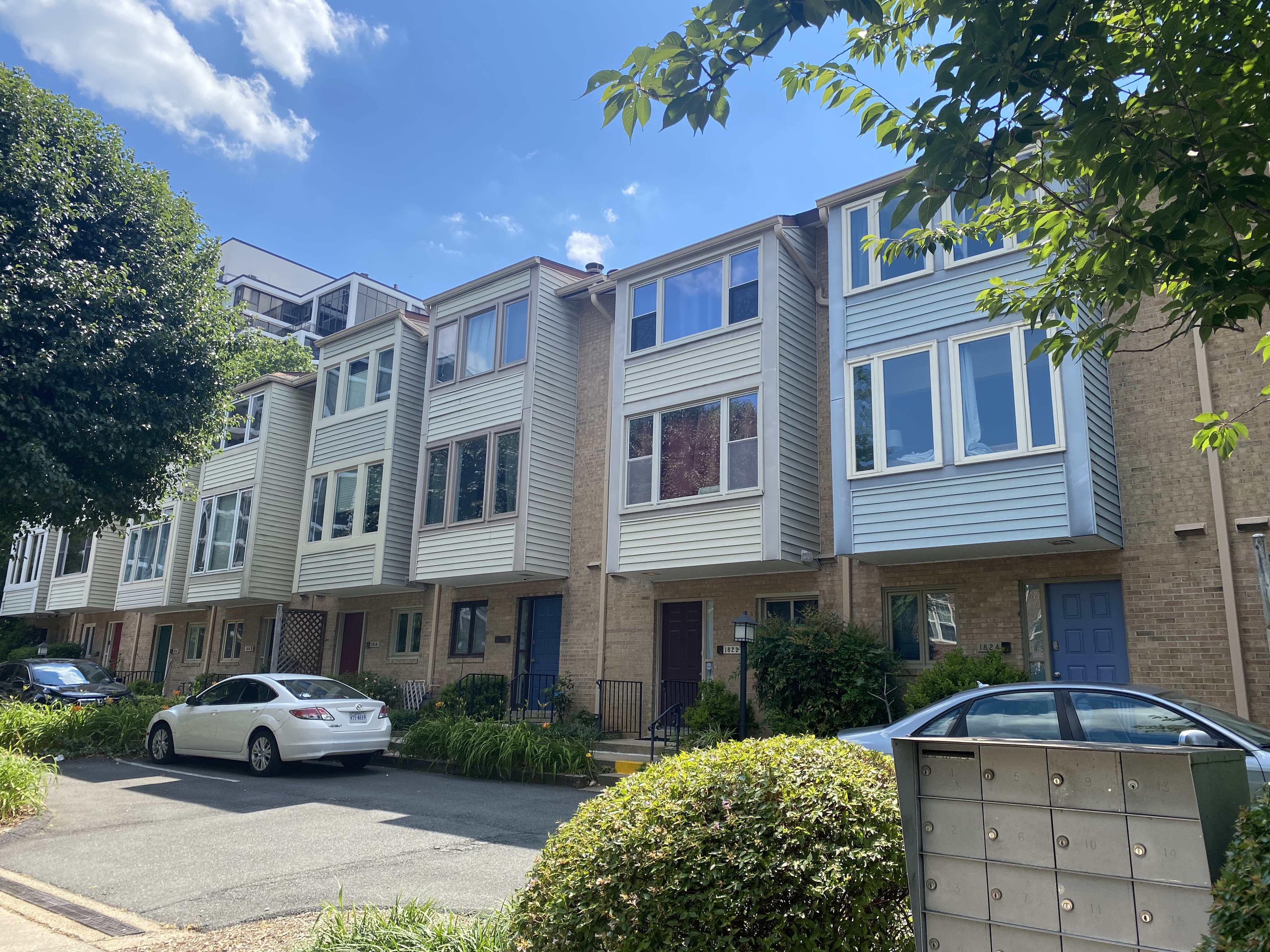 Rosslyn Mews Condos For Sale Arlington Va