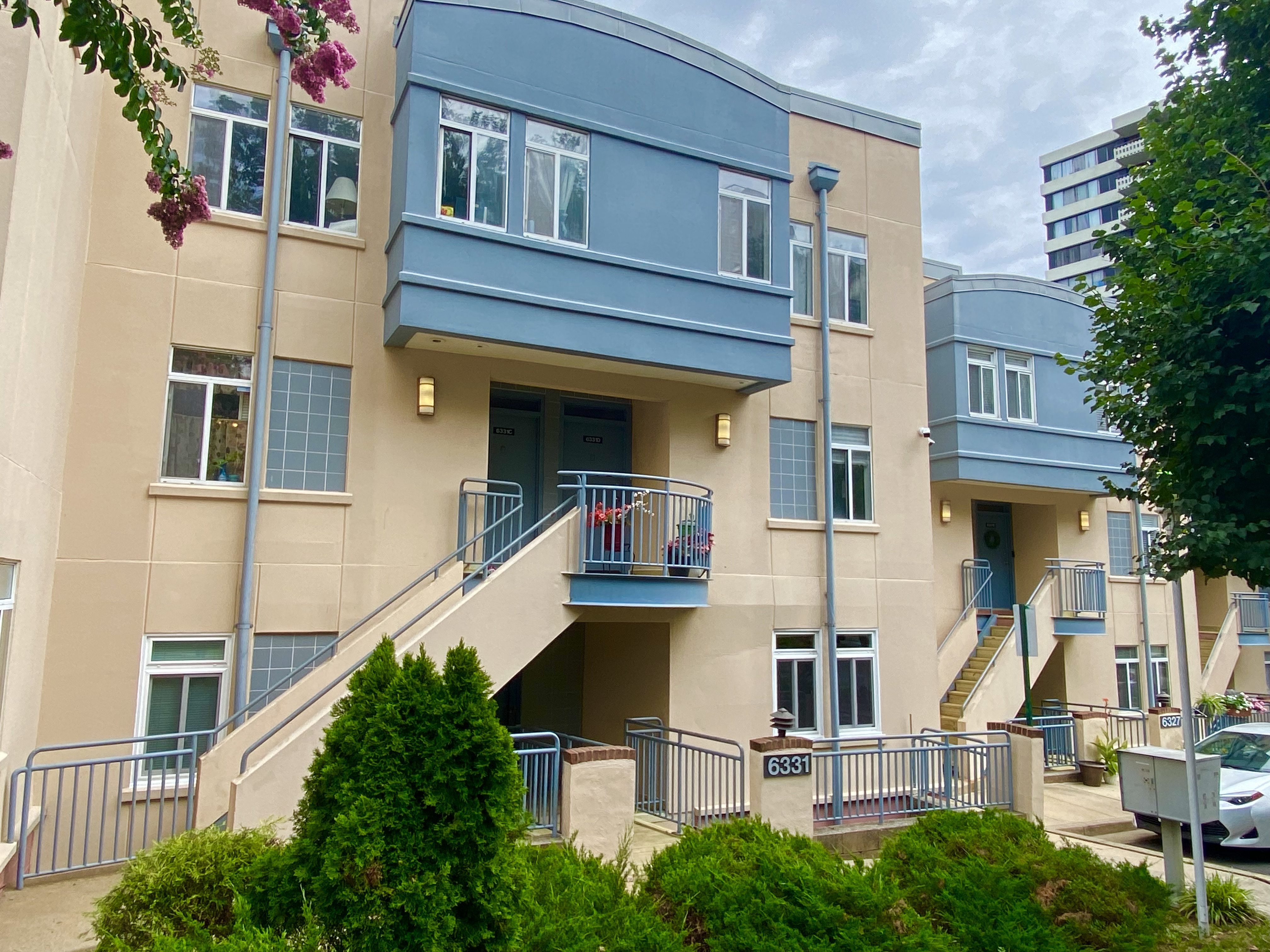 Stevenson Court Condos for Sale