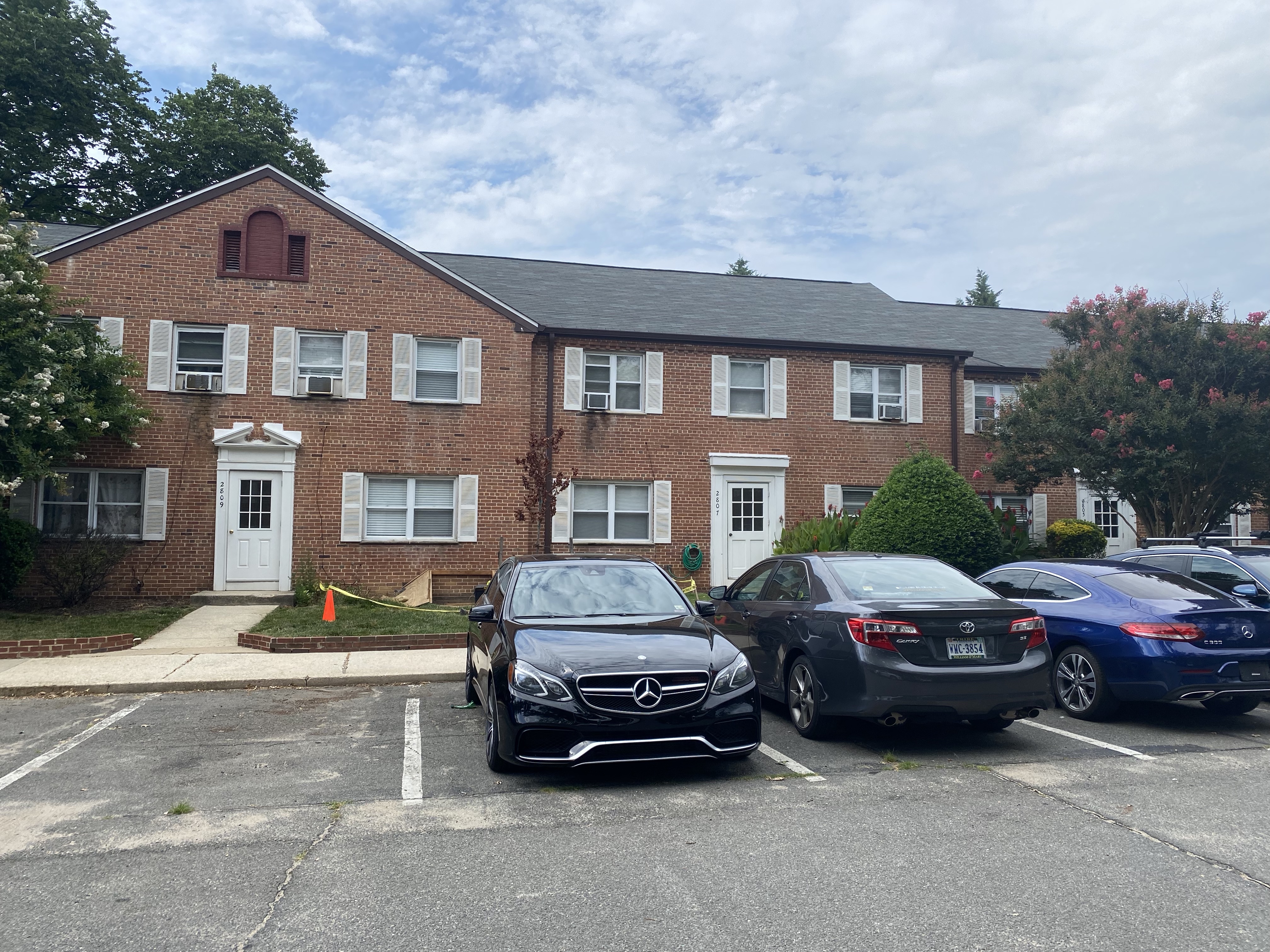 Washington Courts Condos for Sale