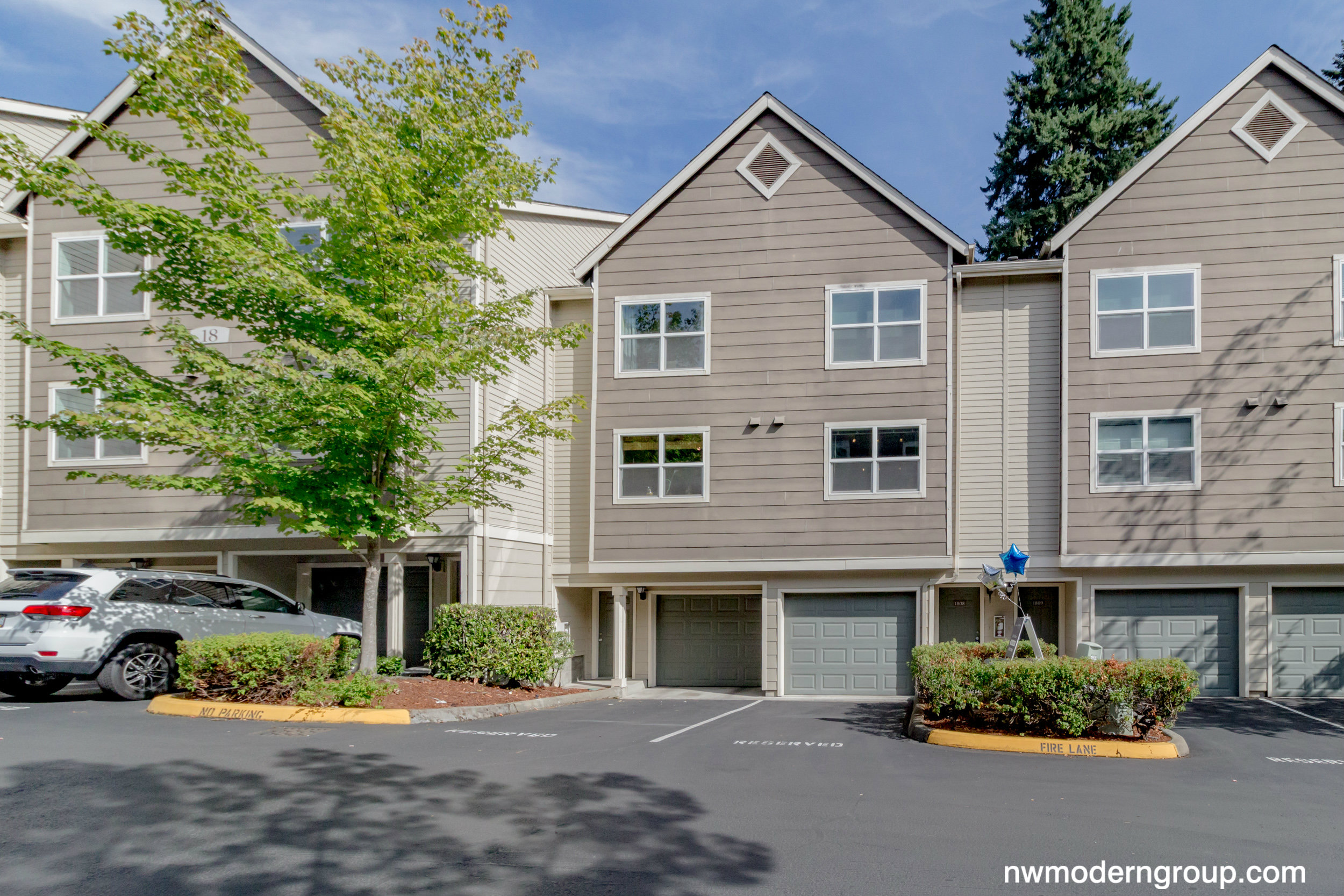 Pending! Lynnwood Townhome