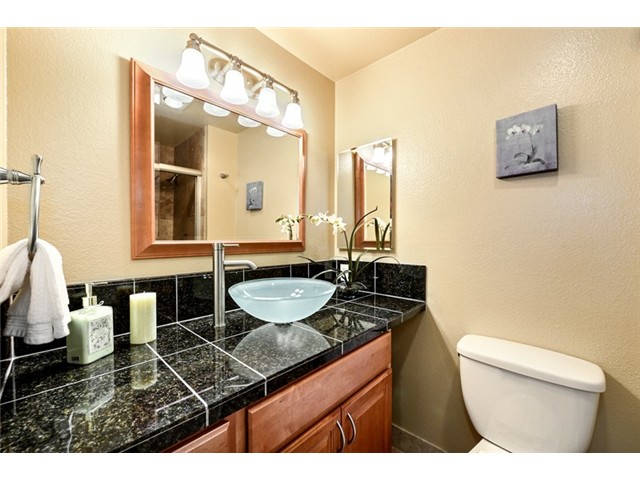 Kirkland Condo Bathroom