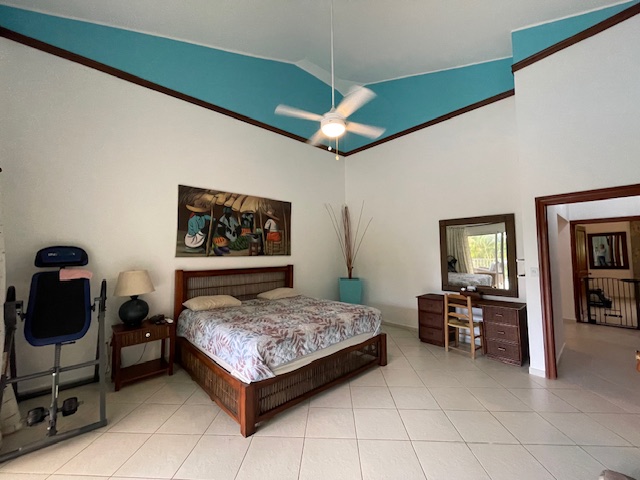 Casa Linda 4 Bedroom Home with Vaulted Ceilings HUGE Terrace $469k