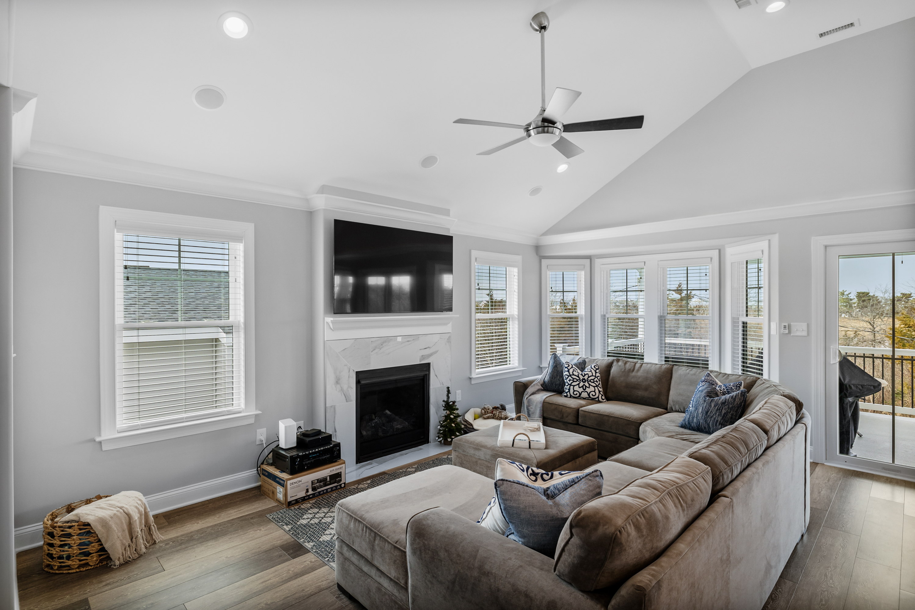 2719 Haven Ave Living Area