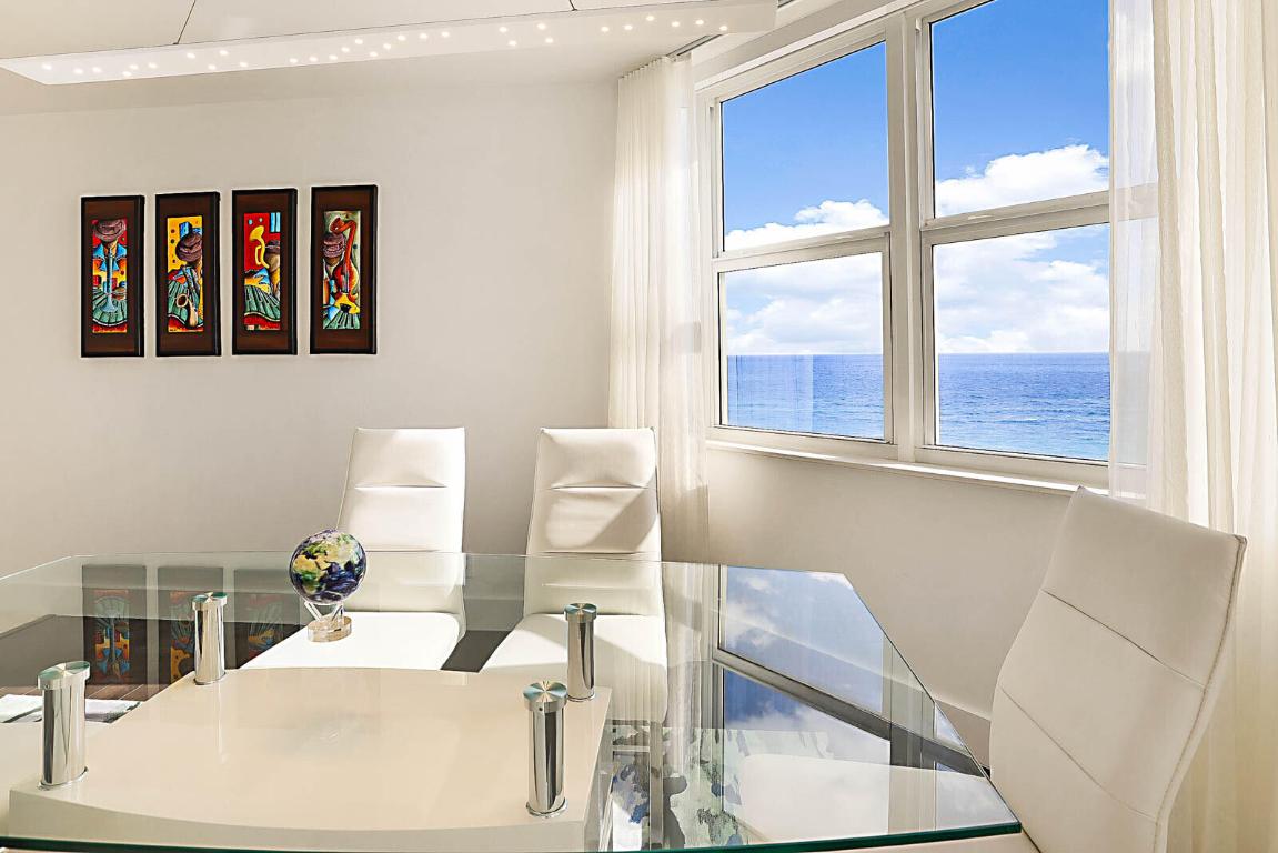 Dining area overlooking the ocean