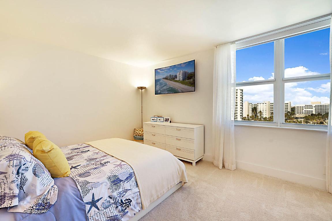 Guest bedroom suite